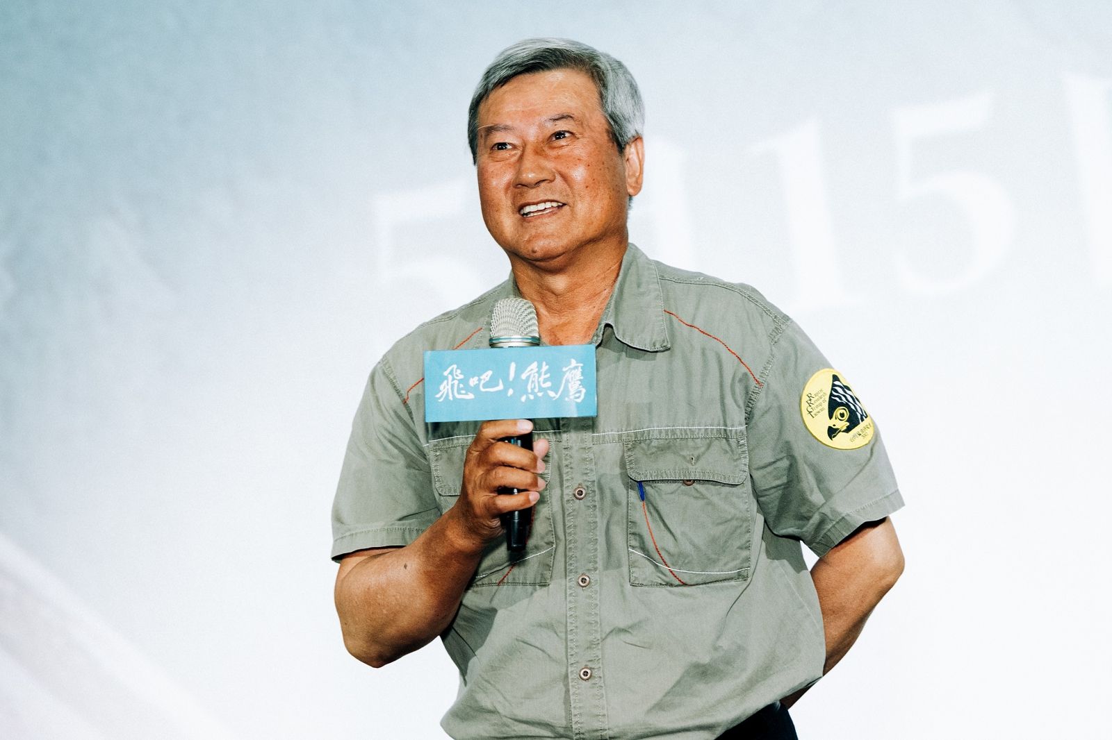 推動仿真羽毛技術的工藝師鍾金男，在《飛吧！熊鷹》首映會分享生態與傳統文化的拉鋸與平衡。采昌國際多媒體提供
