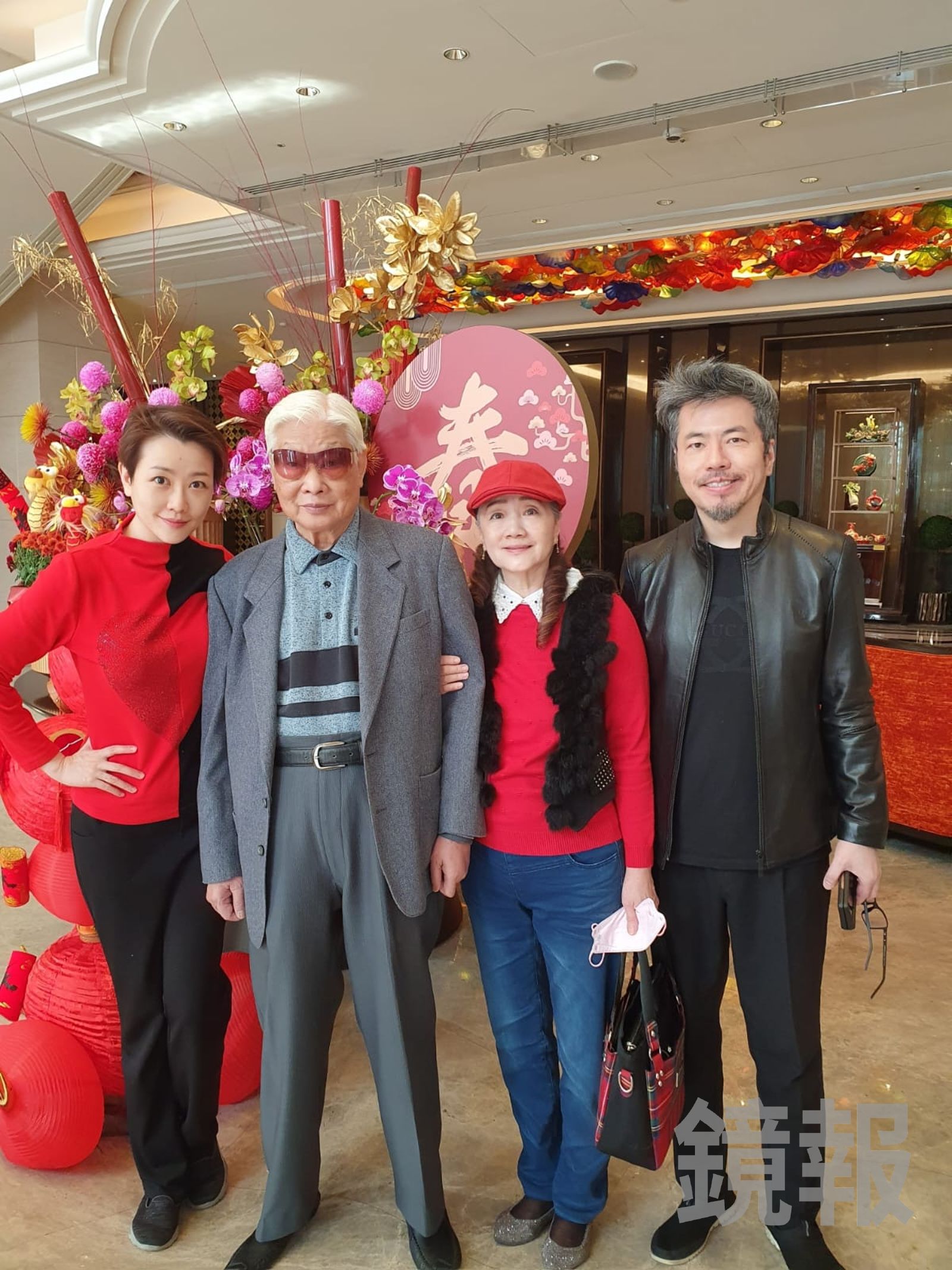 寇乃馨(左)發聲明,Maggie文中指的「台大女生」並非自己。寇乃馨提供