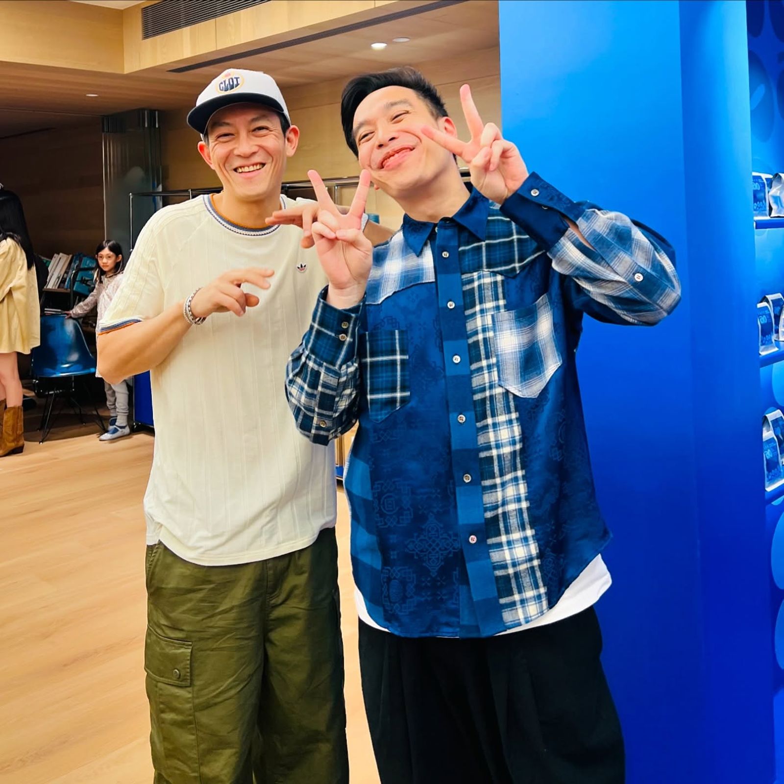 無尊真的很愛陳冠希，日前陳冠希開咖啡店，無尊也到現場與偶像合照。翻攝陳冠希IG