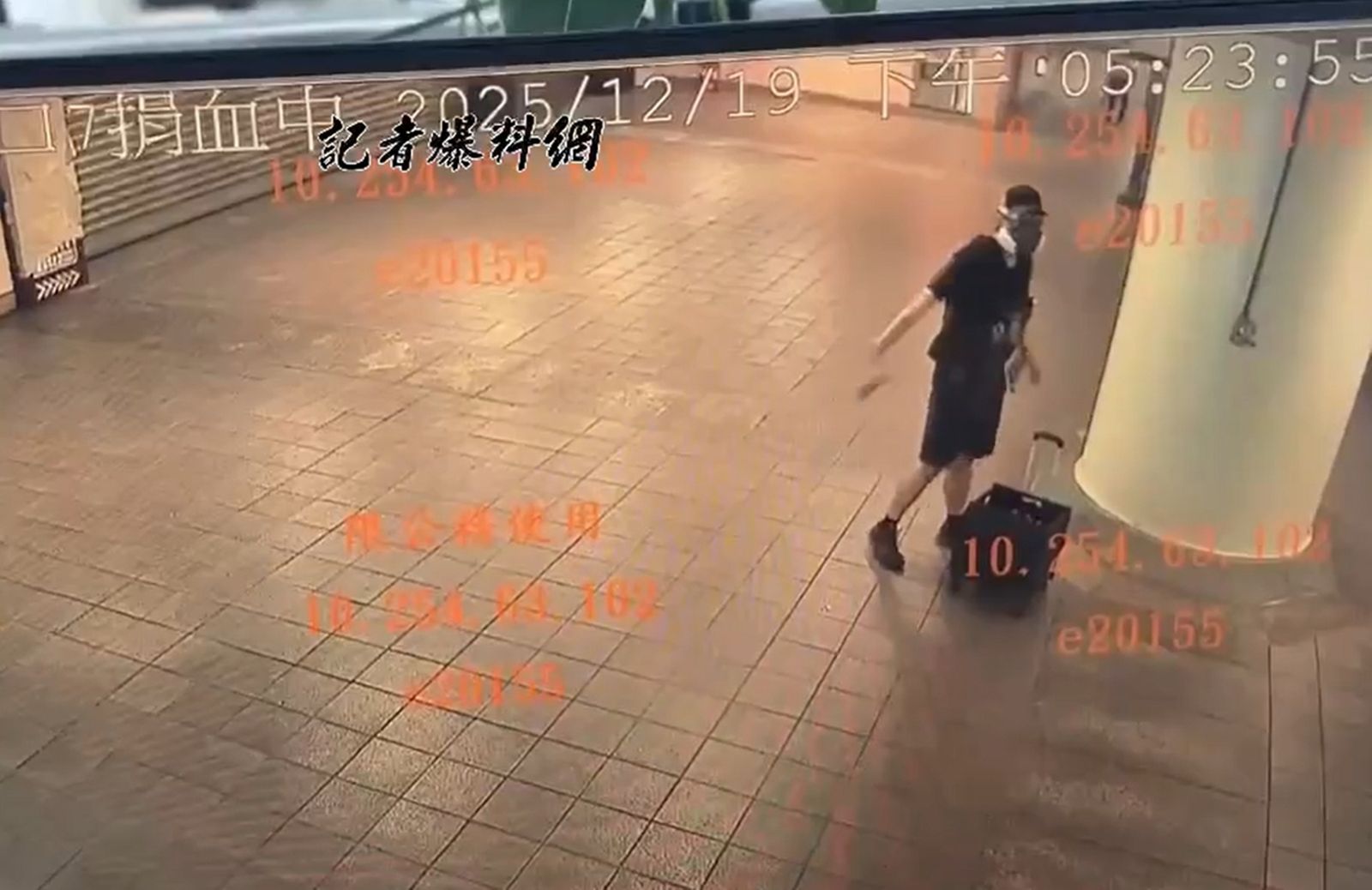 同一人犯案！北車連丟4顆煙霧彈　中山站又爆隨機砍人、闖誠品