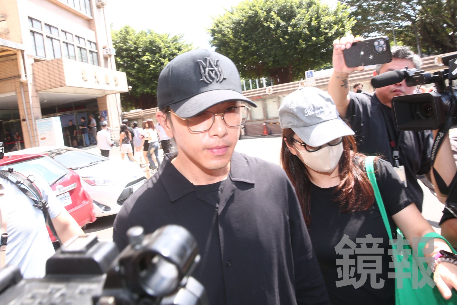 坤達閃兵丟代言自爆「慘賠1382萬」被換角 鞠躬道歉:對不起大眾