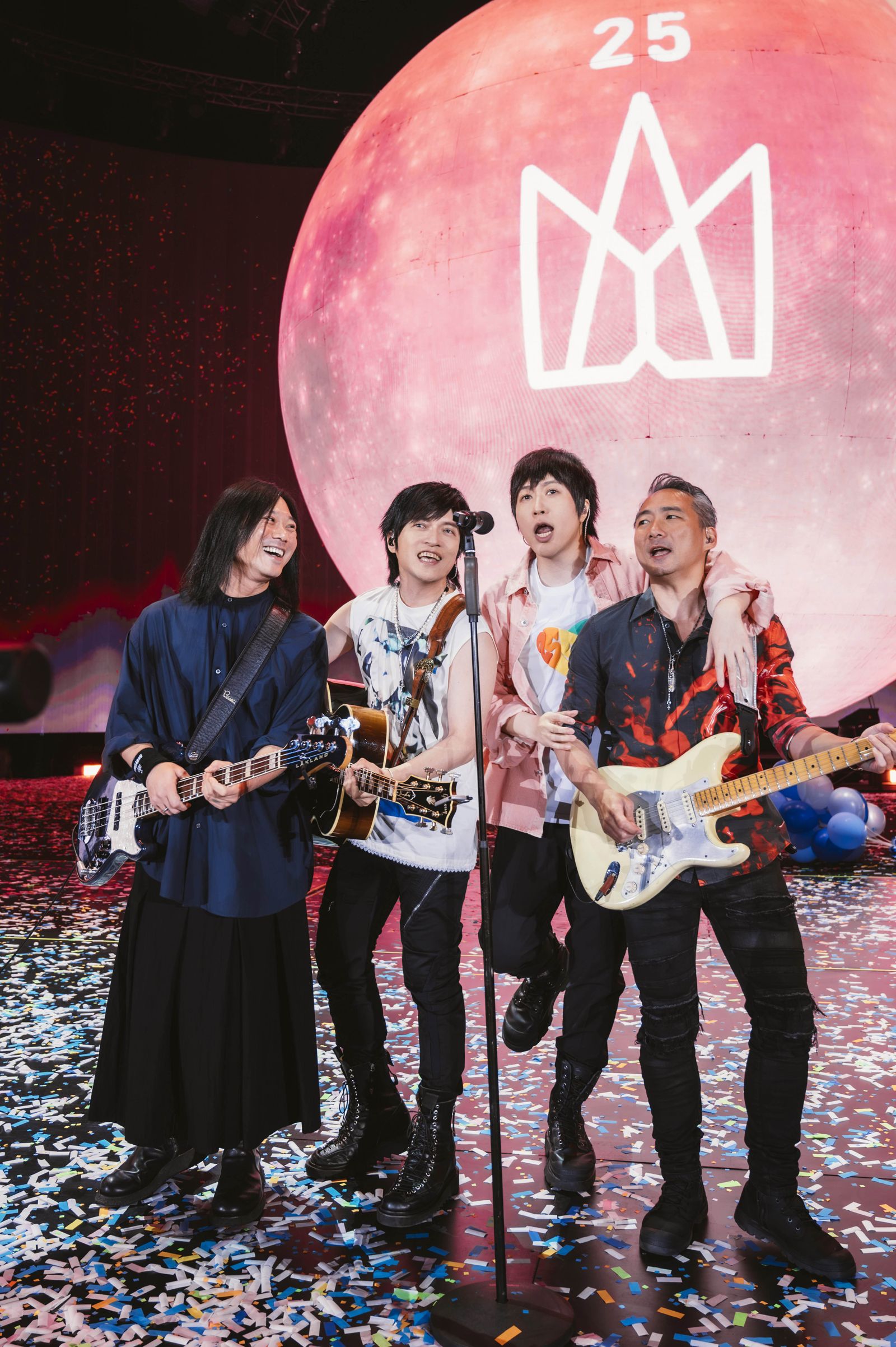 五月天《回到那一天》25週年巡迴演唱會13日起一連三天在哈爾濱演出，為歌迷獻上草莓月亮。相信音樂提供