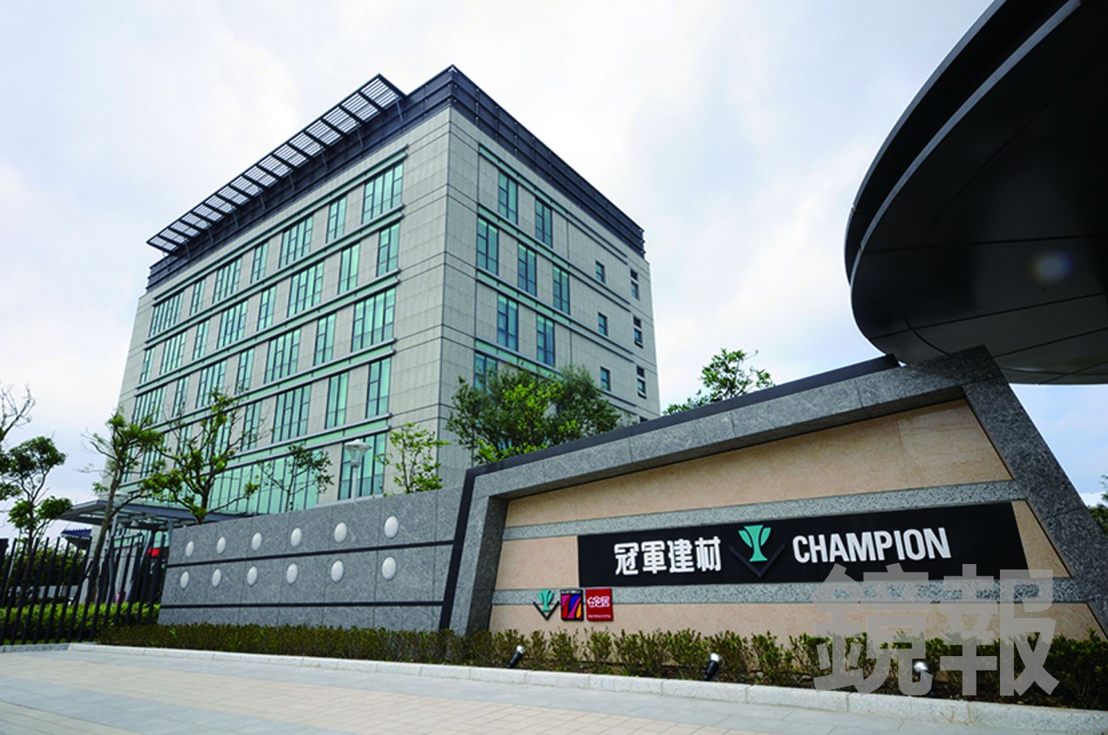 涉逃稅4億科技監控交保換免押 冠軍董娘科控限居再延8月