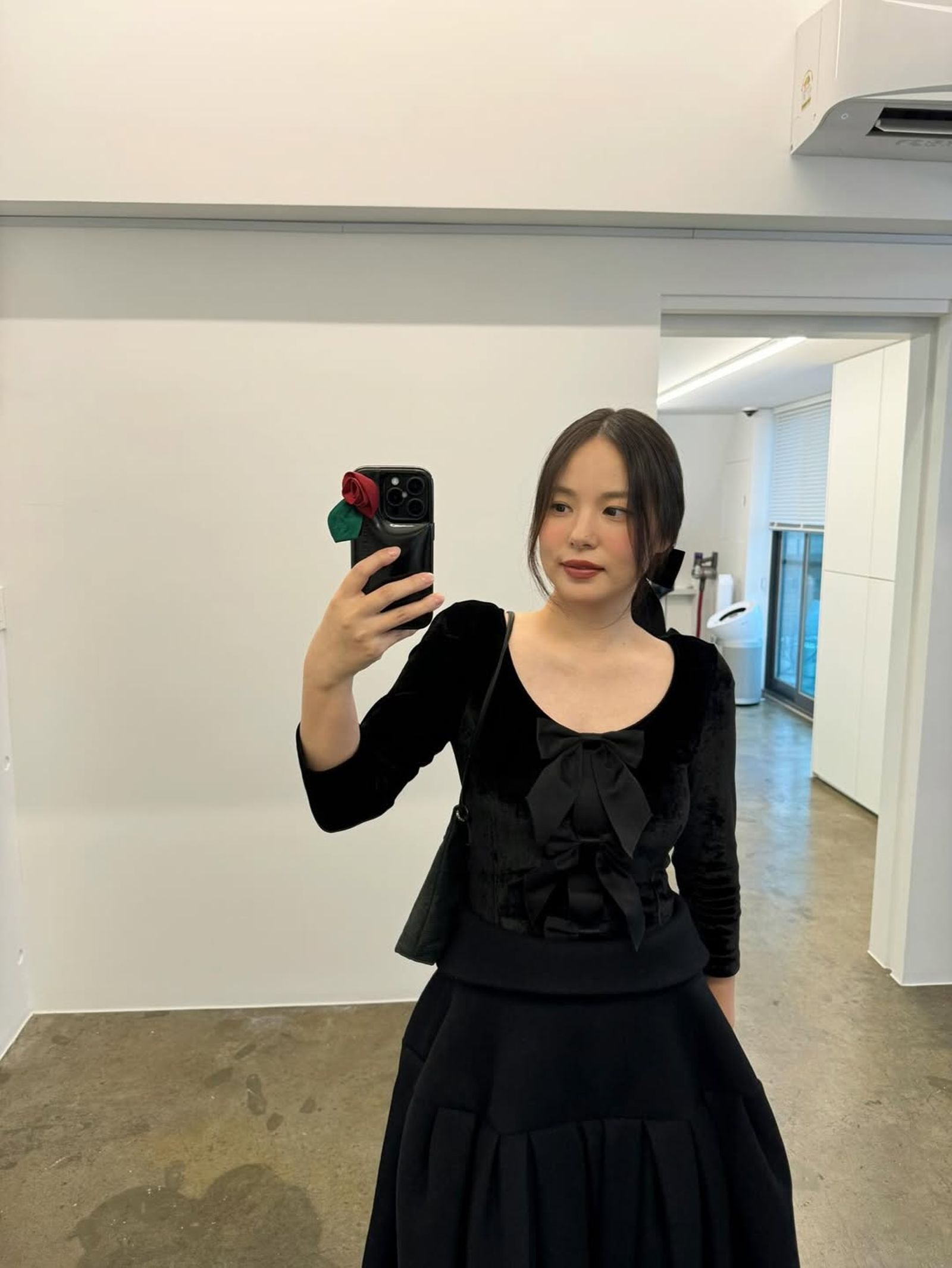 閔孝琳曬出自拍照，氣質女神模樣依舊。翻攝IG@hyorin_min