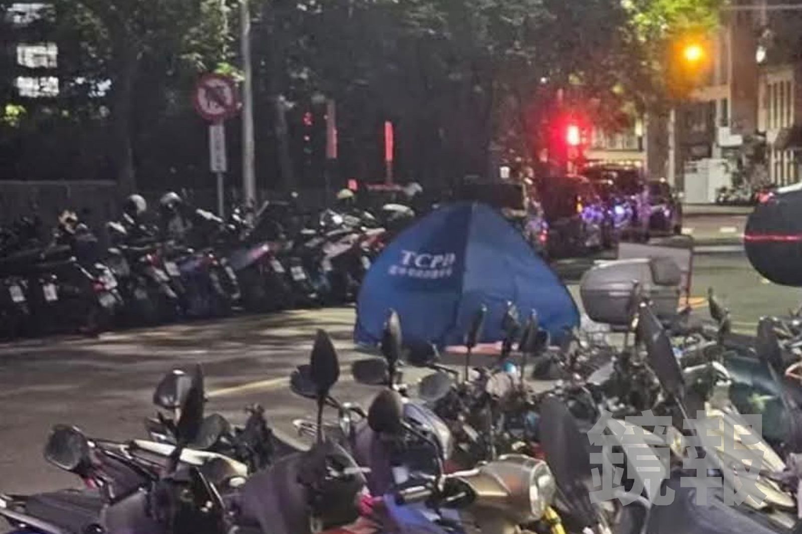 護理師遭轎車撞倒還被二度輾過,不幸當場死亡。圖/民眾提供
