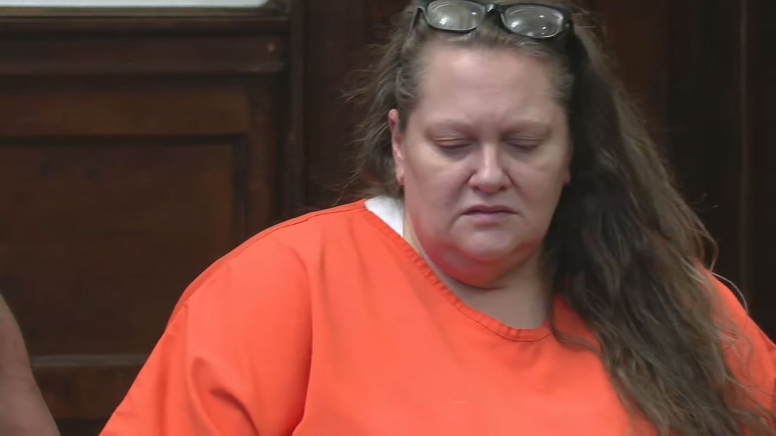 14歲少女活活餓死！陳屍浴室「體重僅25公斤」…狠母出庭竟爆哭：她是我的全世界