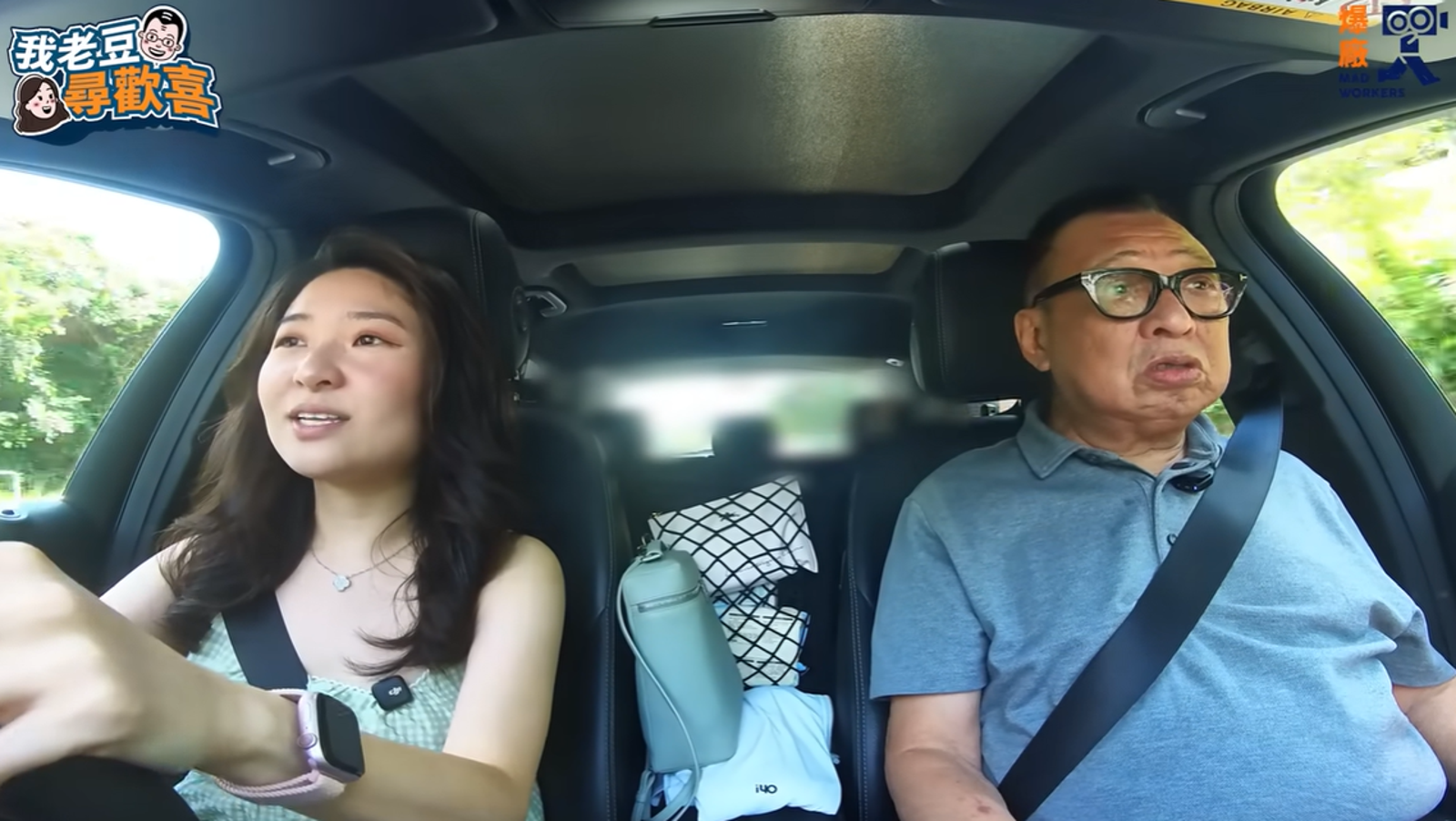 許紹雄(右)女兒許惠菁(左)經常在YouTube頻道分享與父親的互動。翻攝 爆廠 MAD WORKERS YouTube頻道