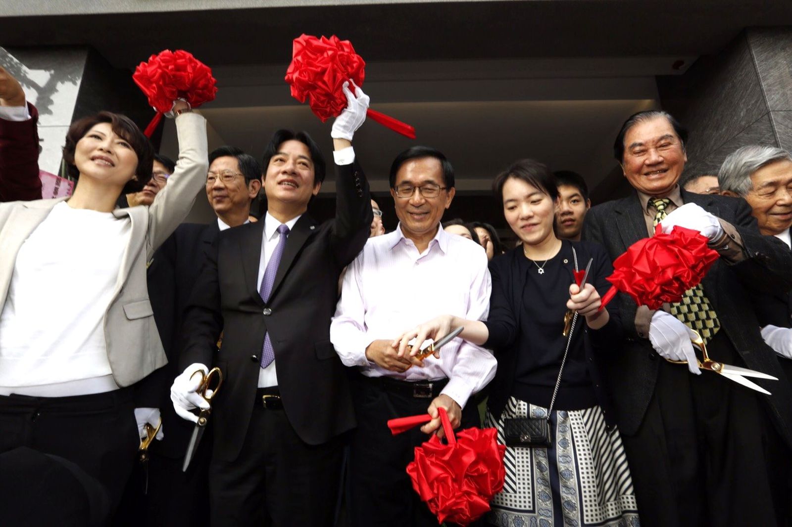 趙建銘診所竟是前妻送的!友人爆:陳幸妤「醫界女強人」撐家計 3兒全送美國鍍金