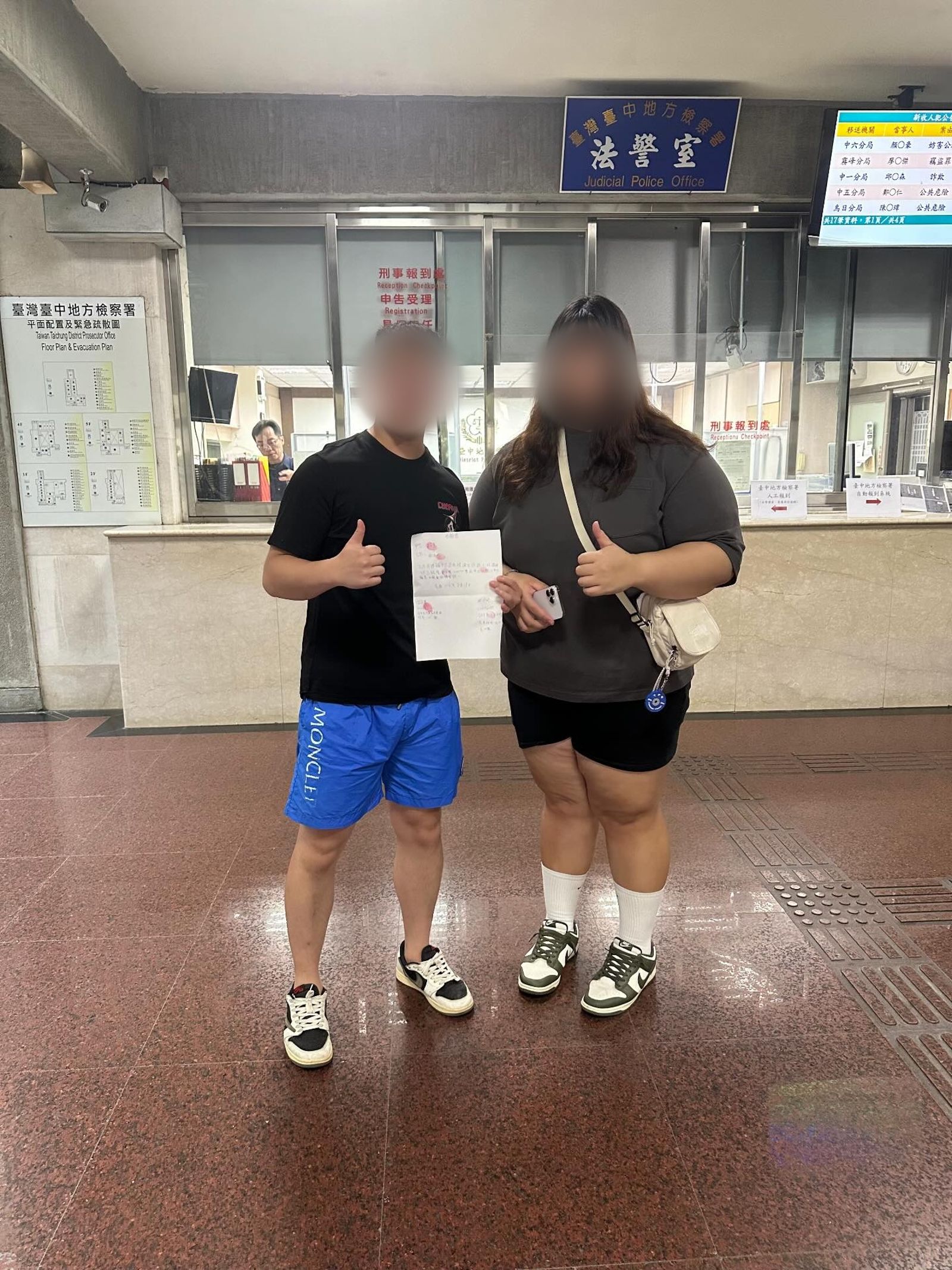 古男（左）與女子達成和解。圖／翻攝畫面