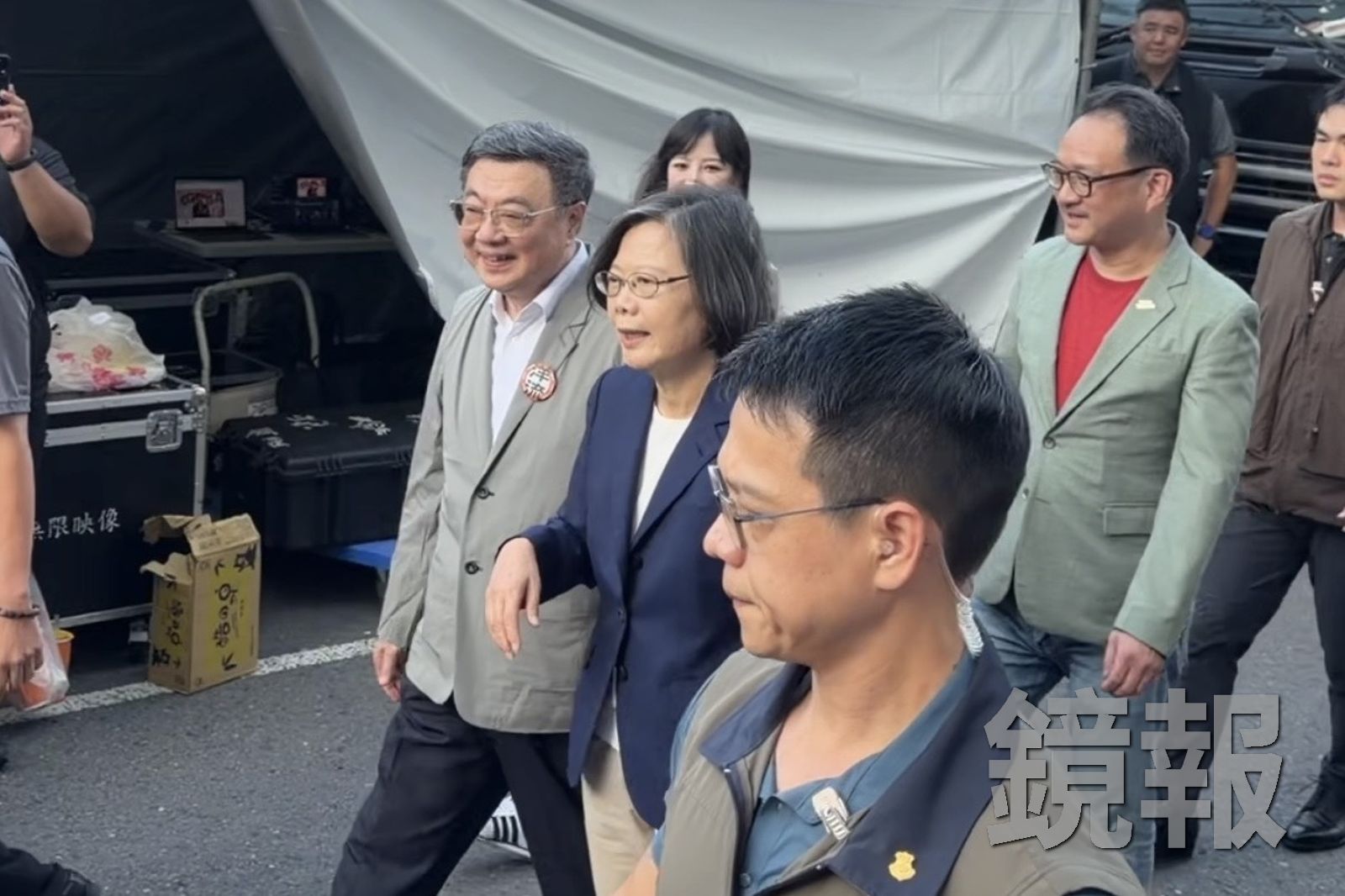直擊/才PO沈伯洋競總主委證書 蔡英文驚喜現身造勢活動支持者暴動了