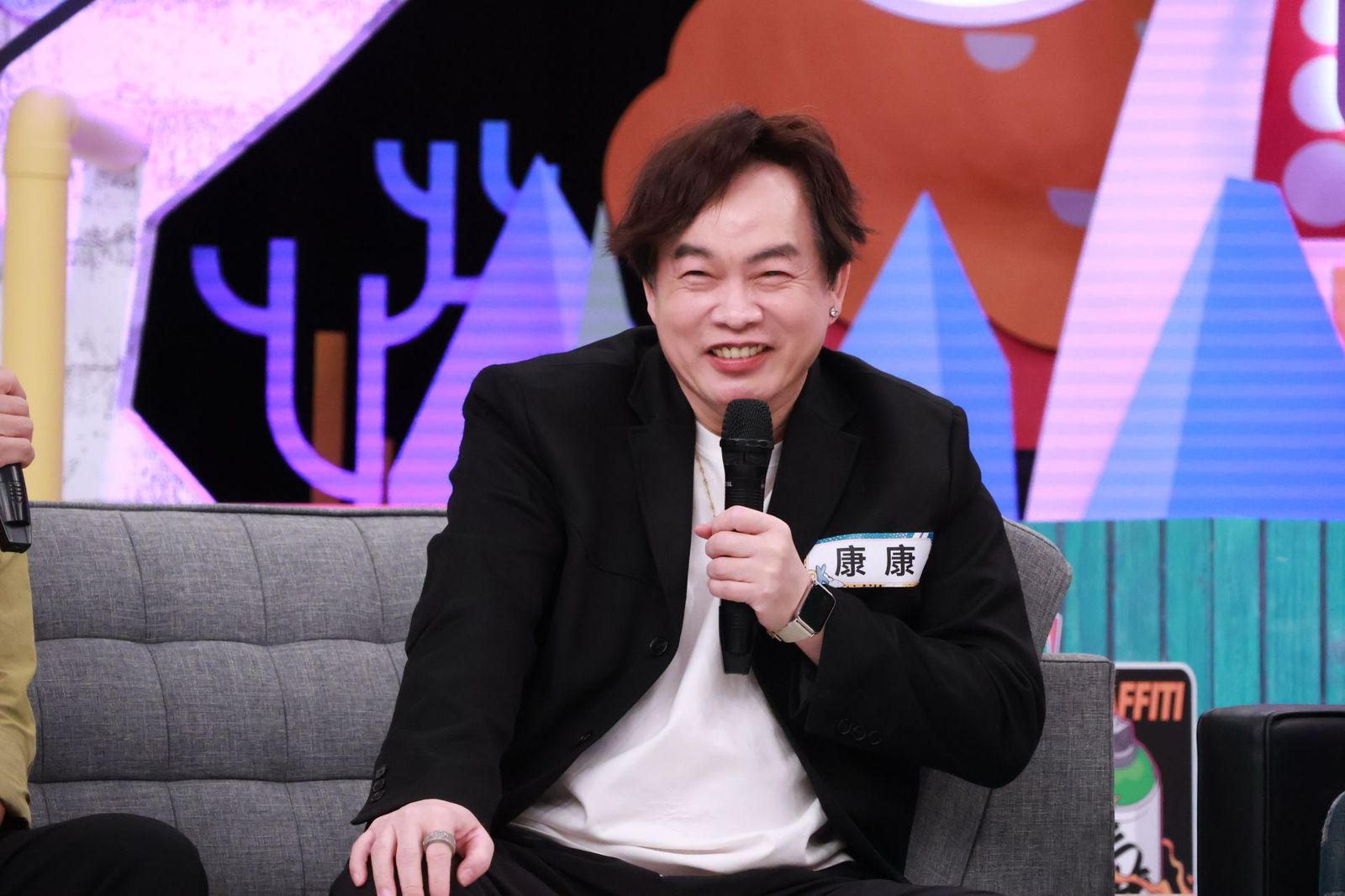 康康遭爆「配5個看護」主持!自揭浴室滑倒撞傷頭 險被男星「取代地位當老大」