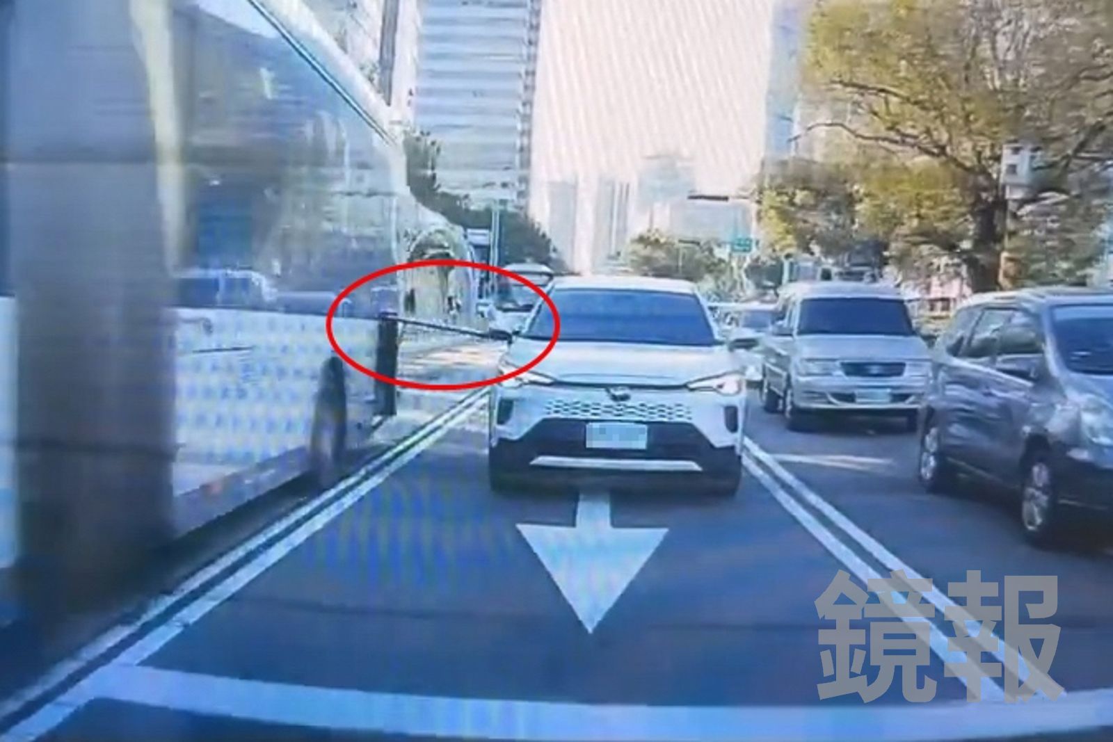 台中公車變「行動血滴子」!近百萬新車上路3個月慘遭削皮 車主心碎賣車