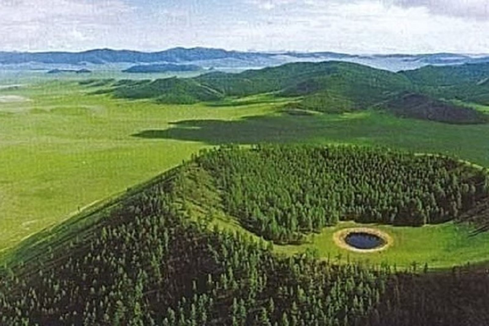 驚！網美赴蒙古拍火山美景　被強風吹落墜谷10公尺慘死