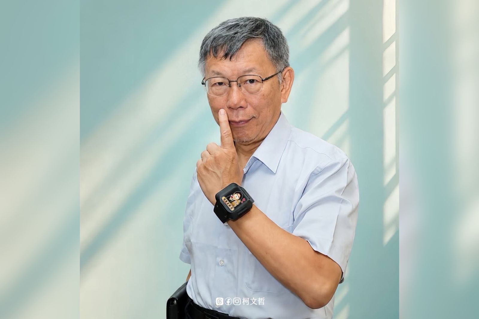 曬柯文哲戴「我是苯駢芘」電子手環形象照 陳佩琪羞喊:太帥了我的老公