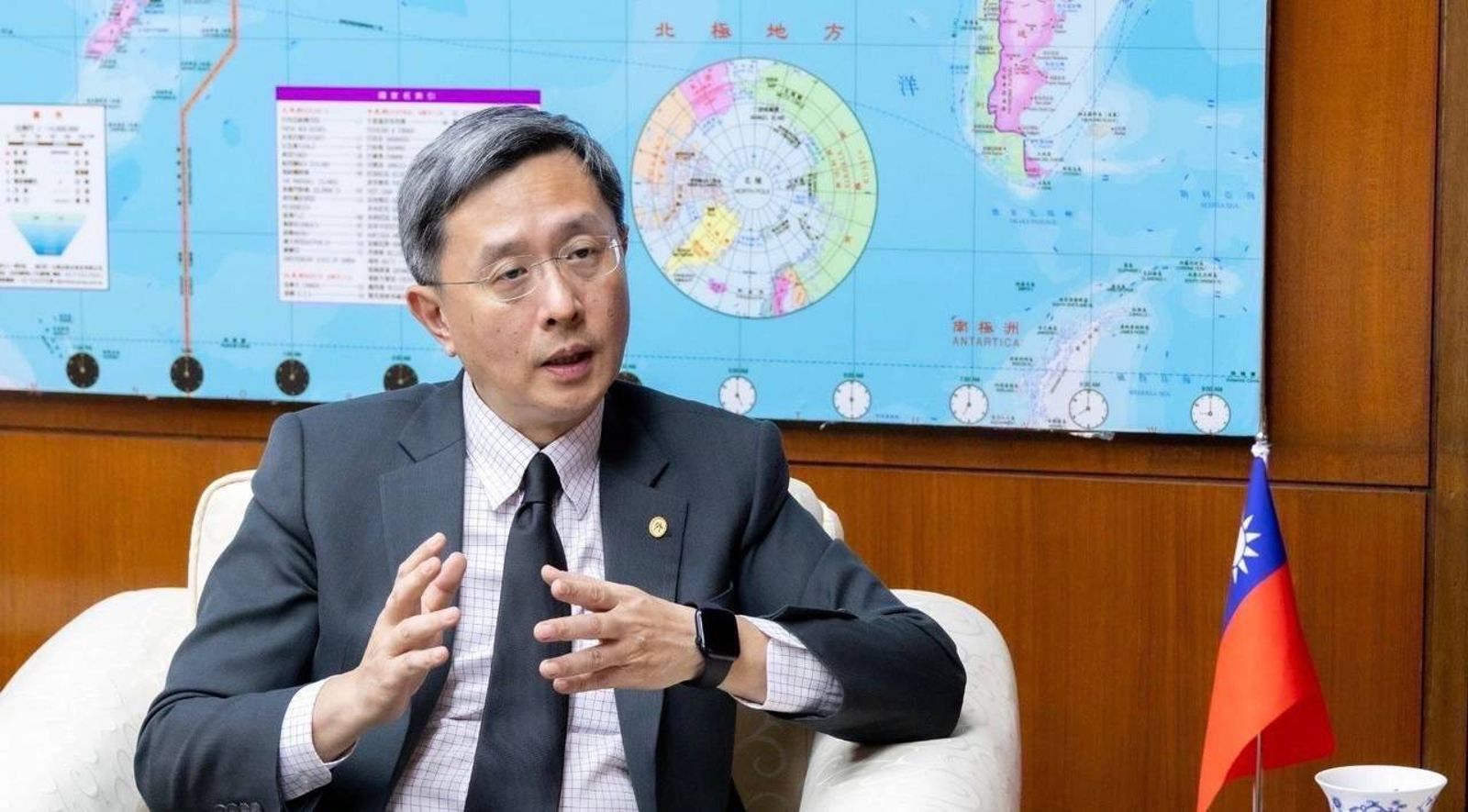 李淳認為朱立倫希特勒說,已經對台灣外交關係造成傷害。圖為他接受外媒訪問/外交部提供