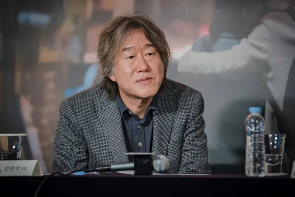 《經常請吃飯的漂亮姐姐》64歲名導病逝!抗肺癌期間腦出血 10月新劇成遺作