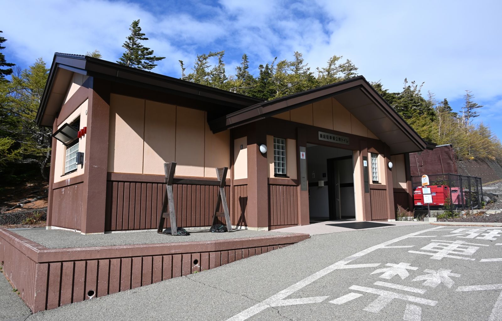 拿張衛生紙還要解任務？公廁「1裝置」惹眾怒　要掃碼、追蹤官方帳號還險被坑錢