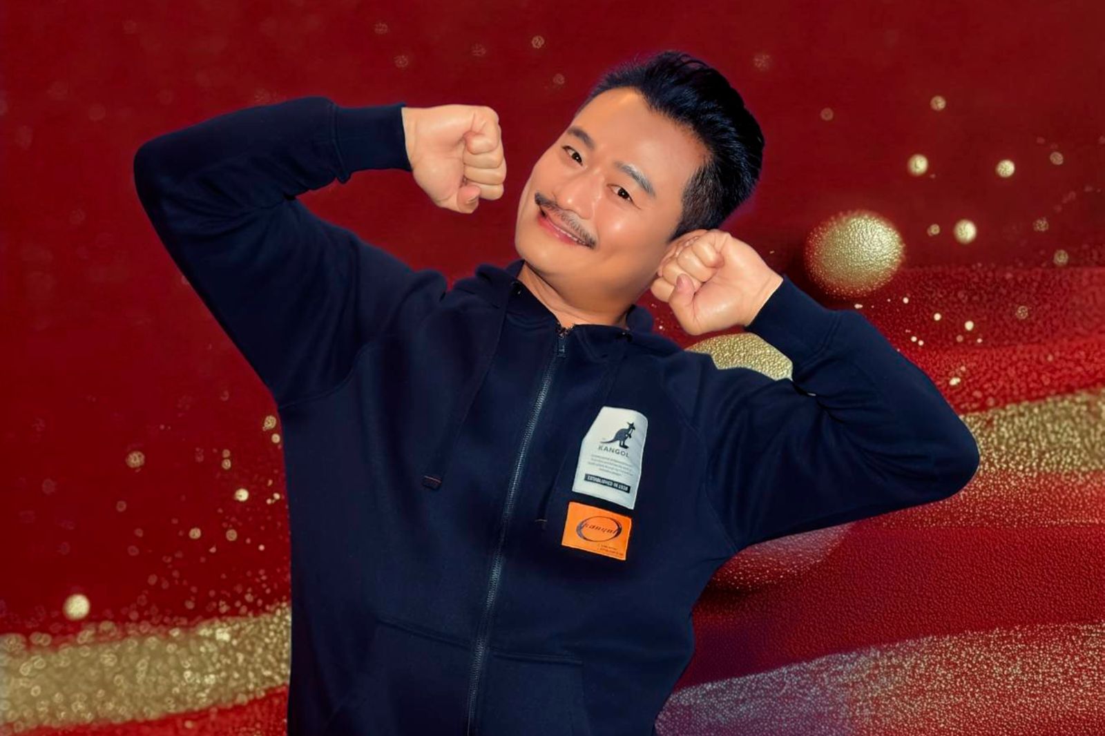 林佑星過年幫忙家中餐廳生意。三立提供