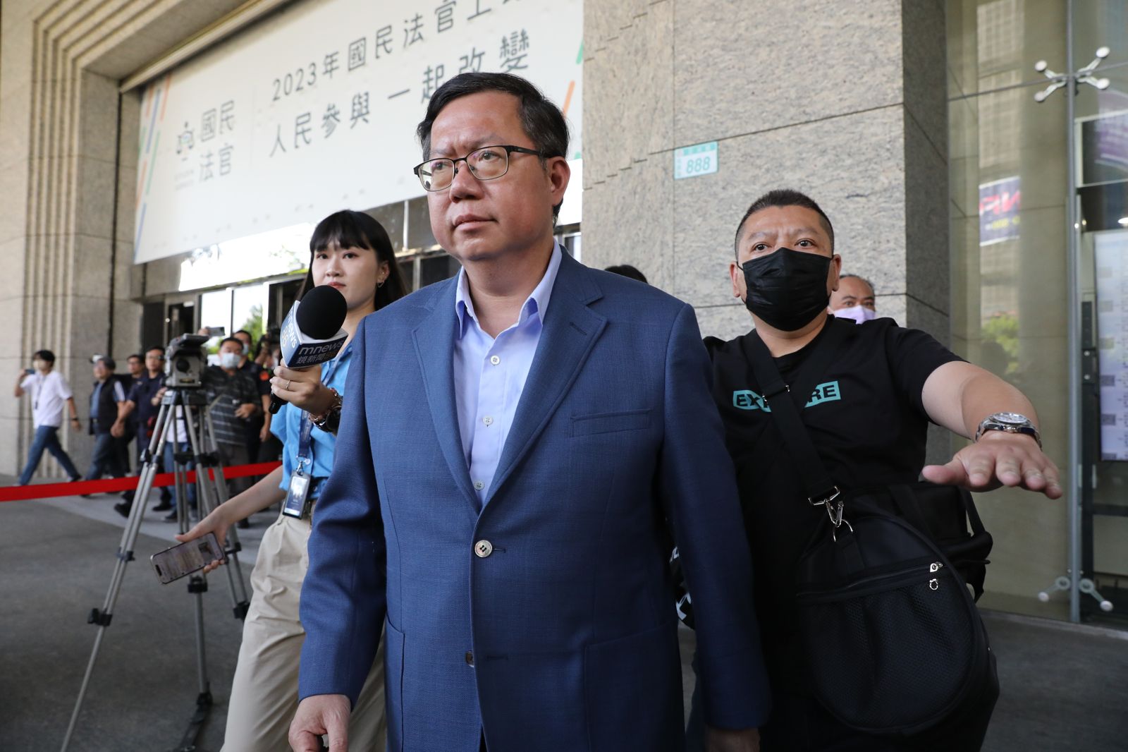 鄭文燦案庭訊爆火藥味...法官飆律師「你惦惦」還自曝問AI 500萬元對價成攻防焦點
