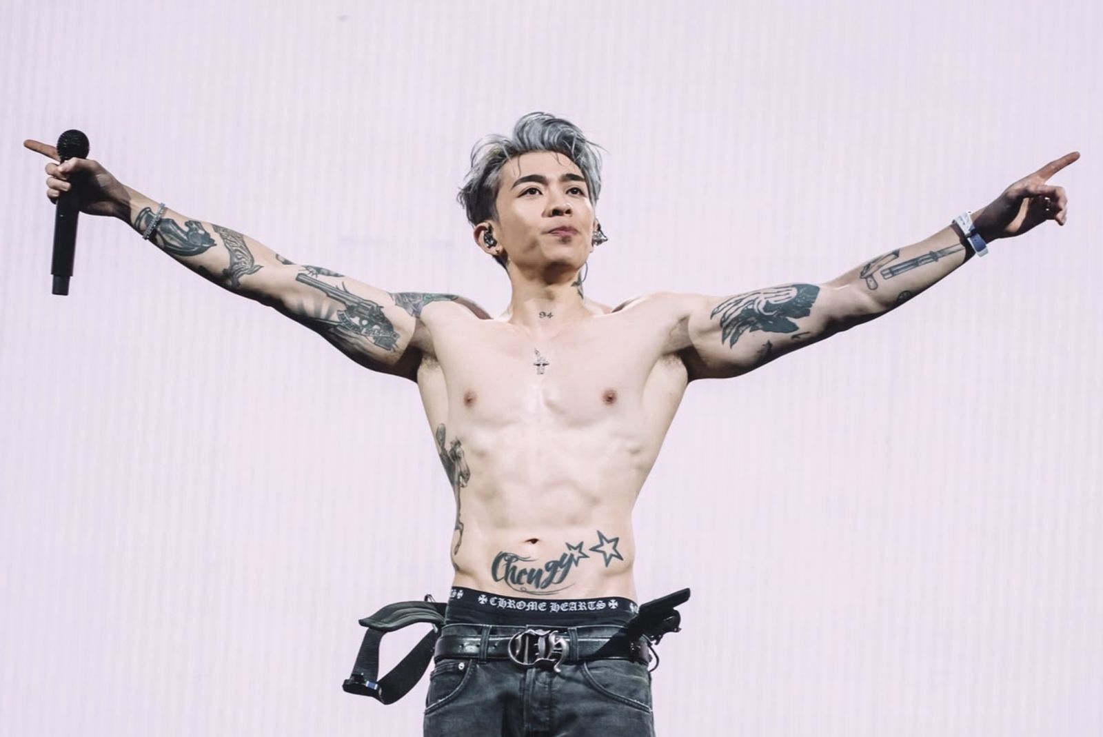 香港男神脫了!Tyson Yoshi來台玩人體衝浪 親曝「六塊肌福利」藏彩蛋