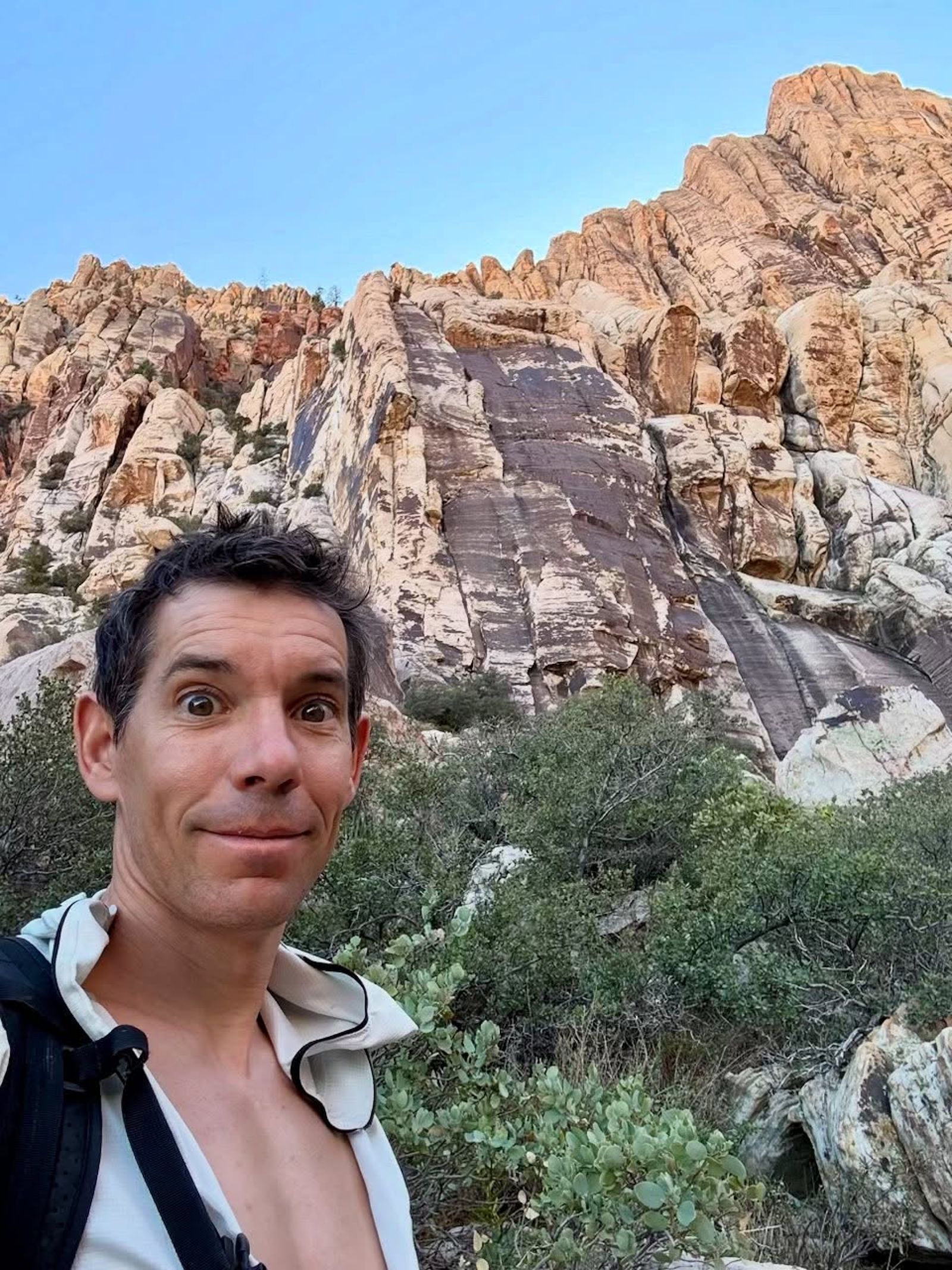 《赤手登峰》霍諾德明無繩索爬101　致敬法國蜘蛛人：斷手硬爬超瘋狂