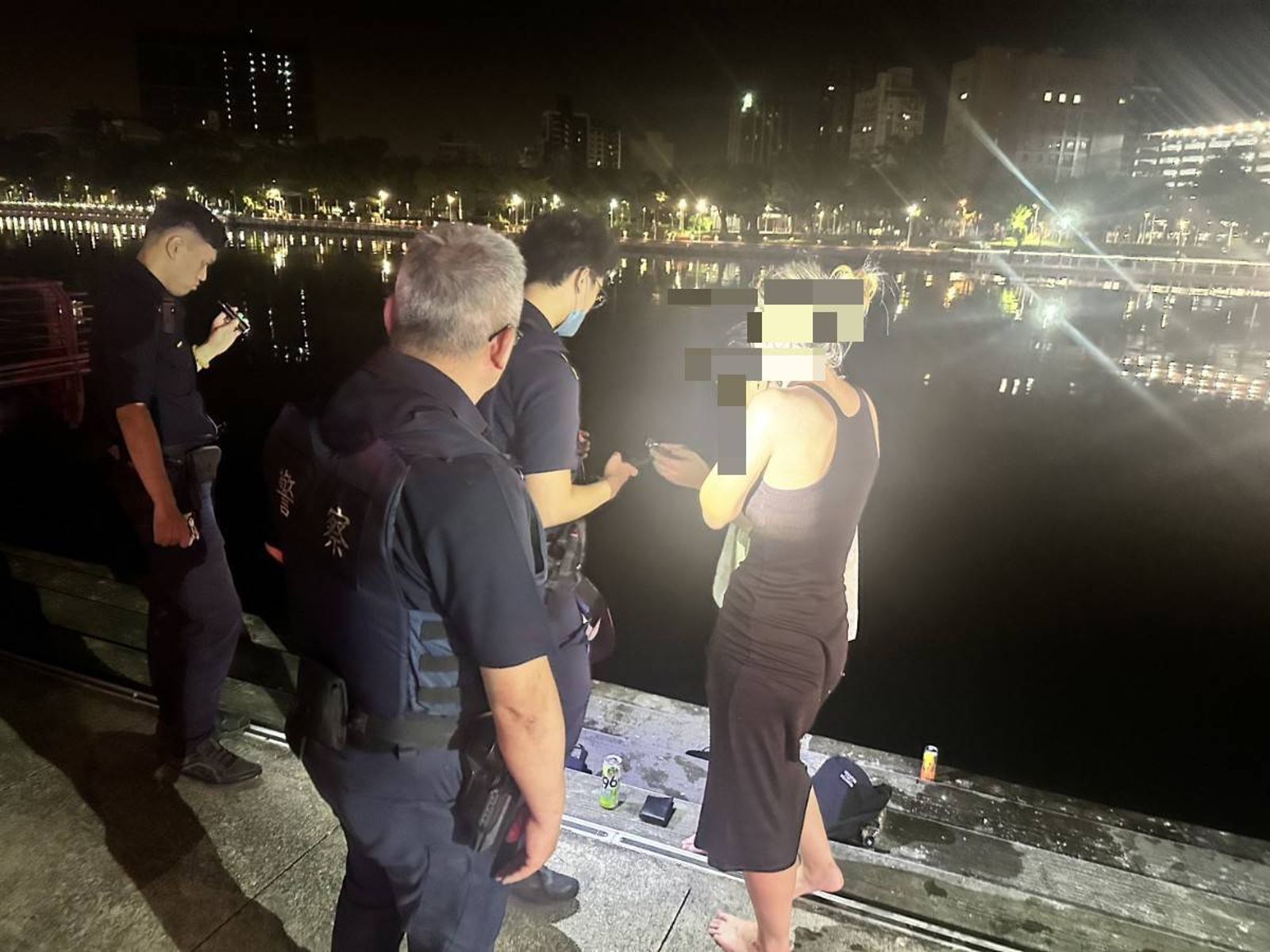 愛河禁止「永浴」!奧地利男大生半夜跳河戲水降溫 警勸導將開罰