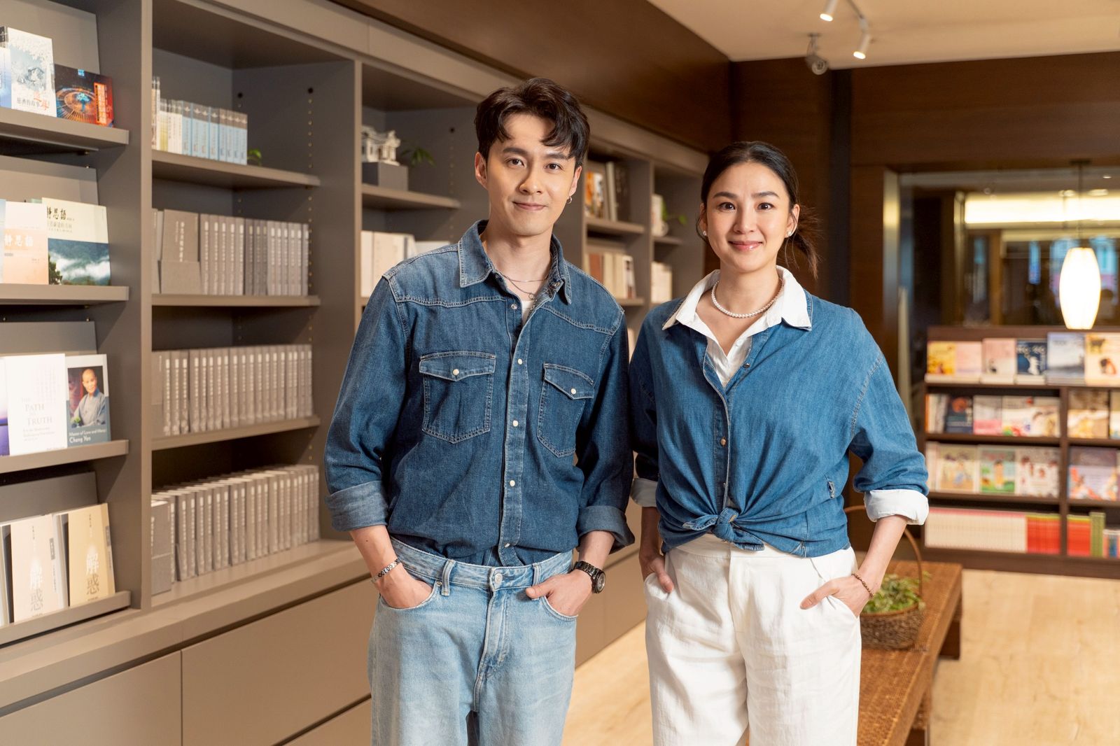 洪小鈴（右）、張雁名（左）在主演的《生命的麥田》飾演姊弟。大愛電視提供