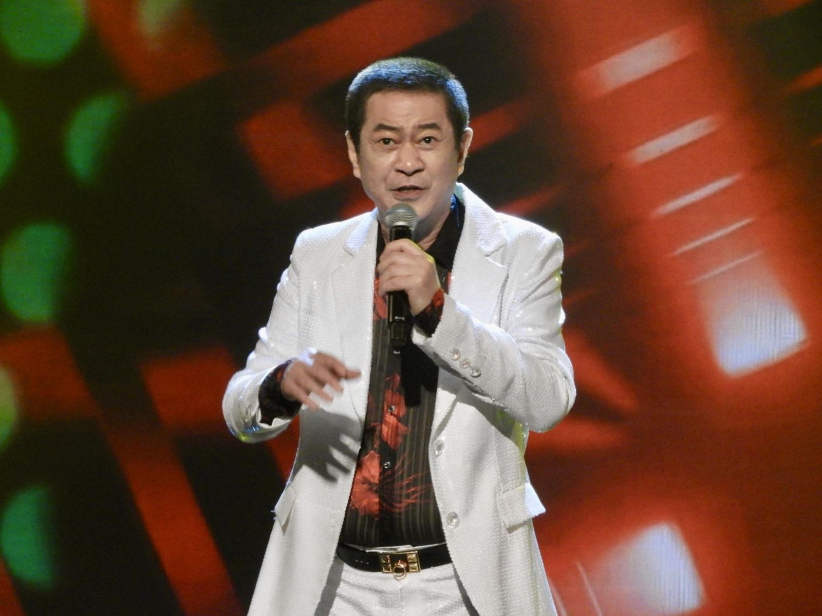 蔡小虎駐唱「半小時狂唱11首」！全因不擅講話　如今成台語天王