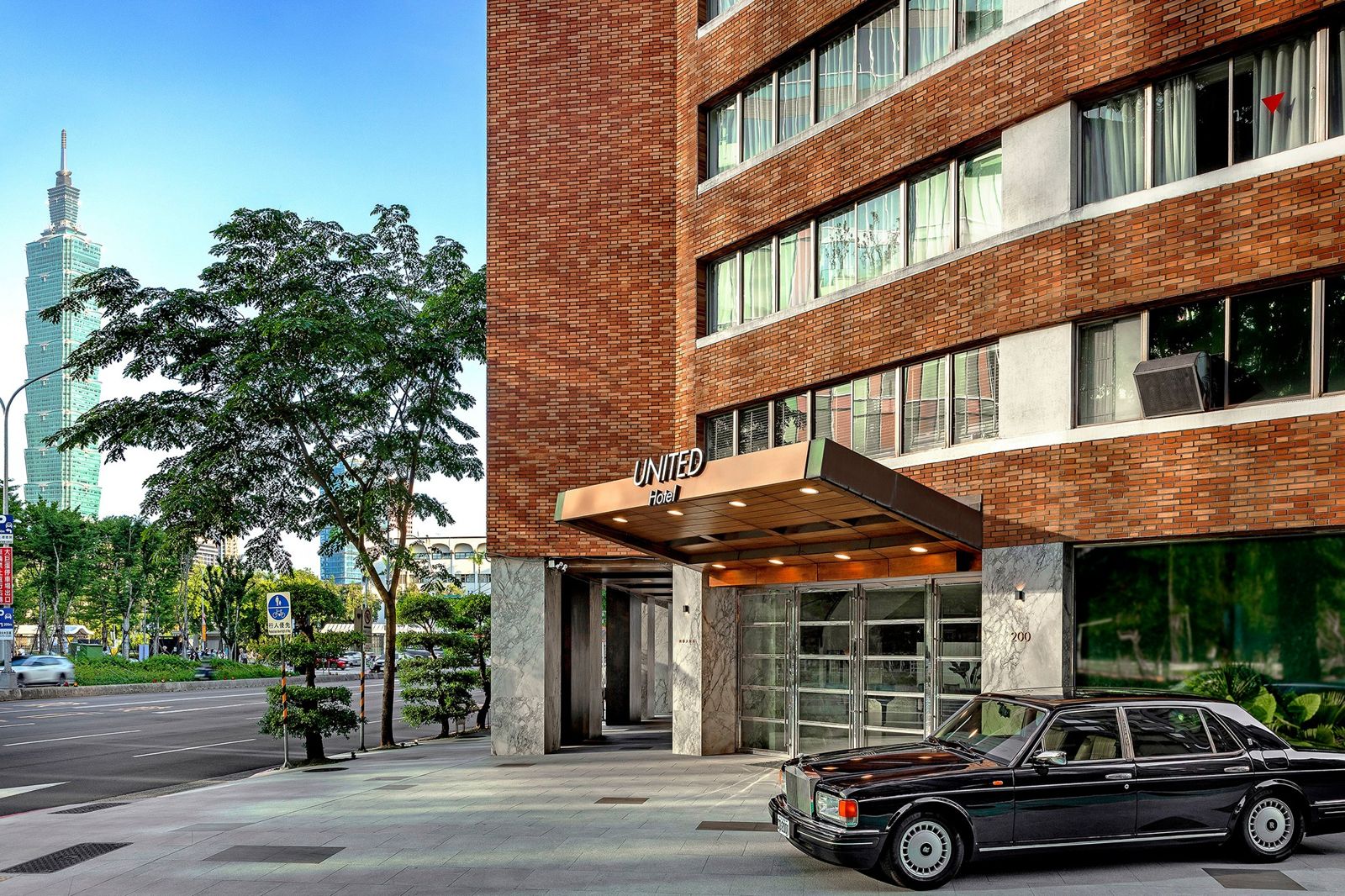 1200萬勞斯萊斯當接駁車！住國聯大飯店逛鐵道博物館太奢華