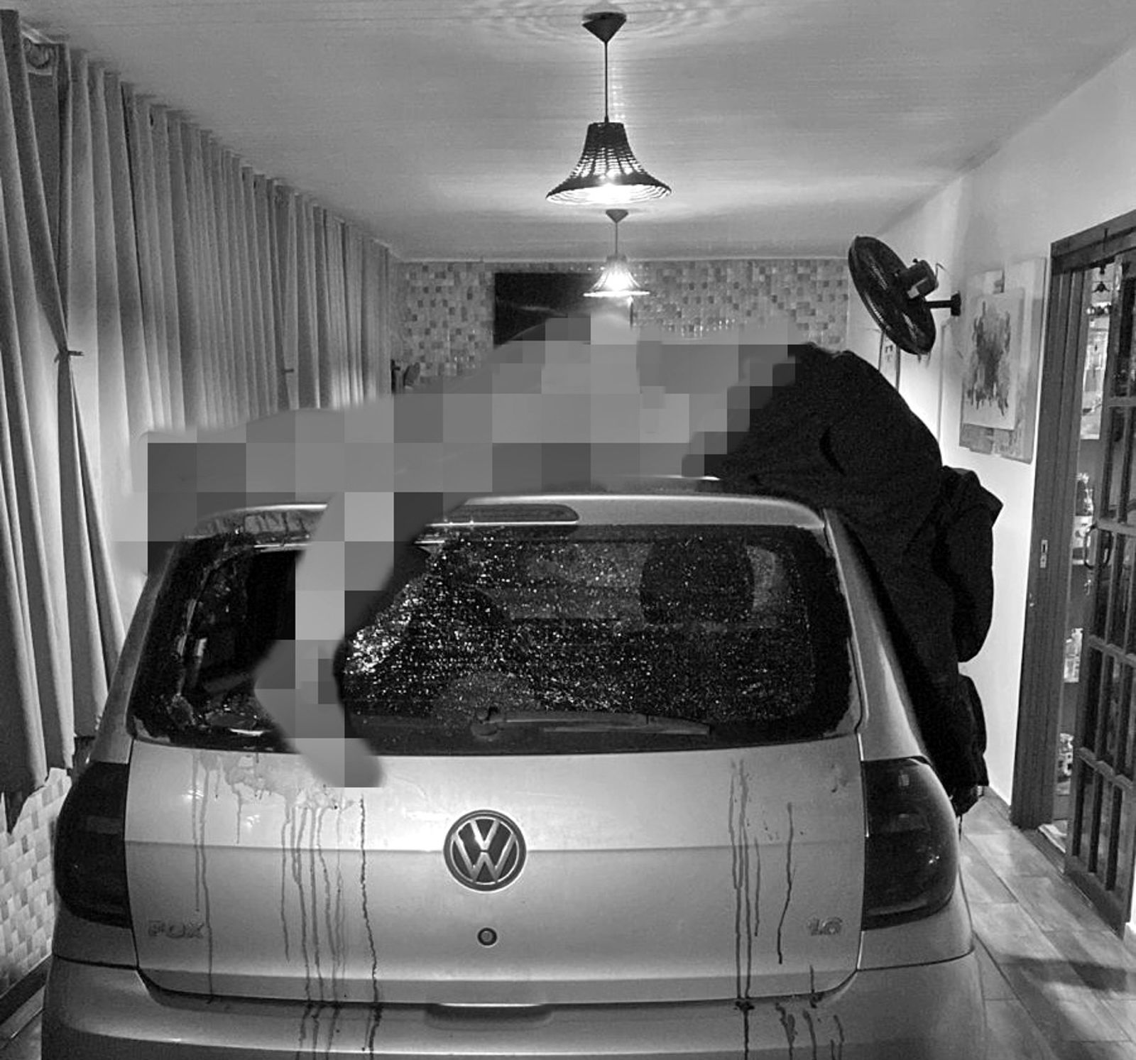 男子開車回到家後，才發現車上有屍體。圖／翻攝自X