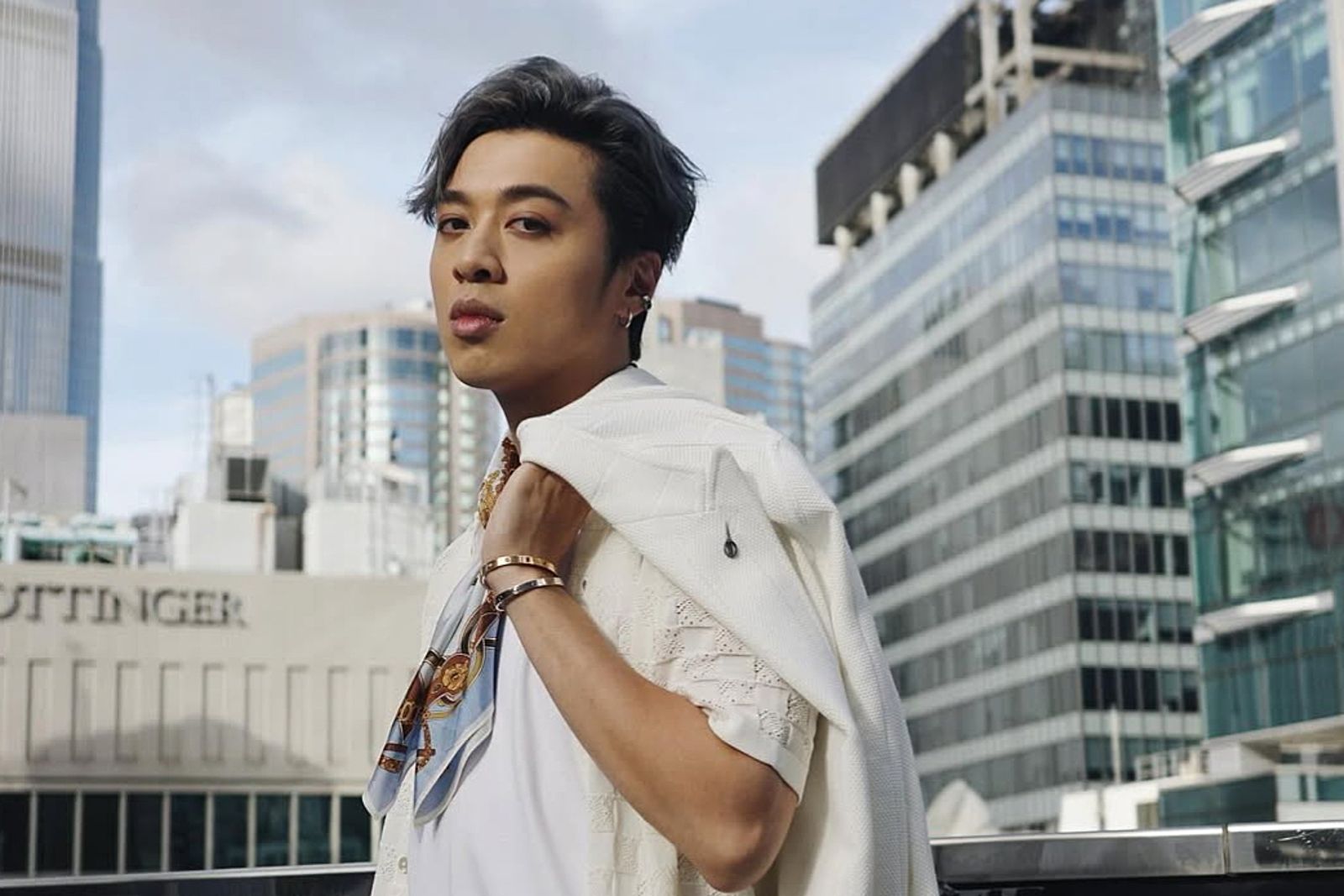 獨家/戀情比八點檔還狗血!港星初戀慘戴綠帽 與男同志挑性感內褲險捲「三角戀」