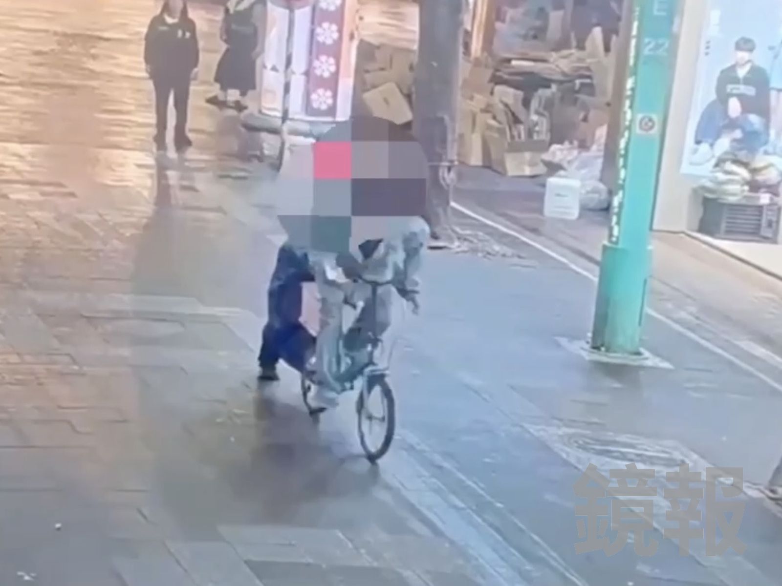 西門町出現刮刮樂大盜　騎鐵馬落跑秒被路人撂倒