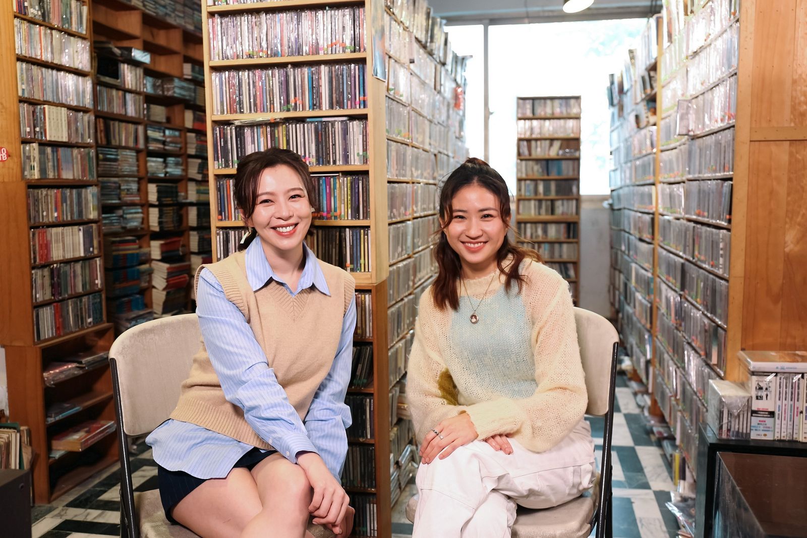 劉品言(左)跟9m88都是歌手出道再成為演員。鏡電視提供