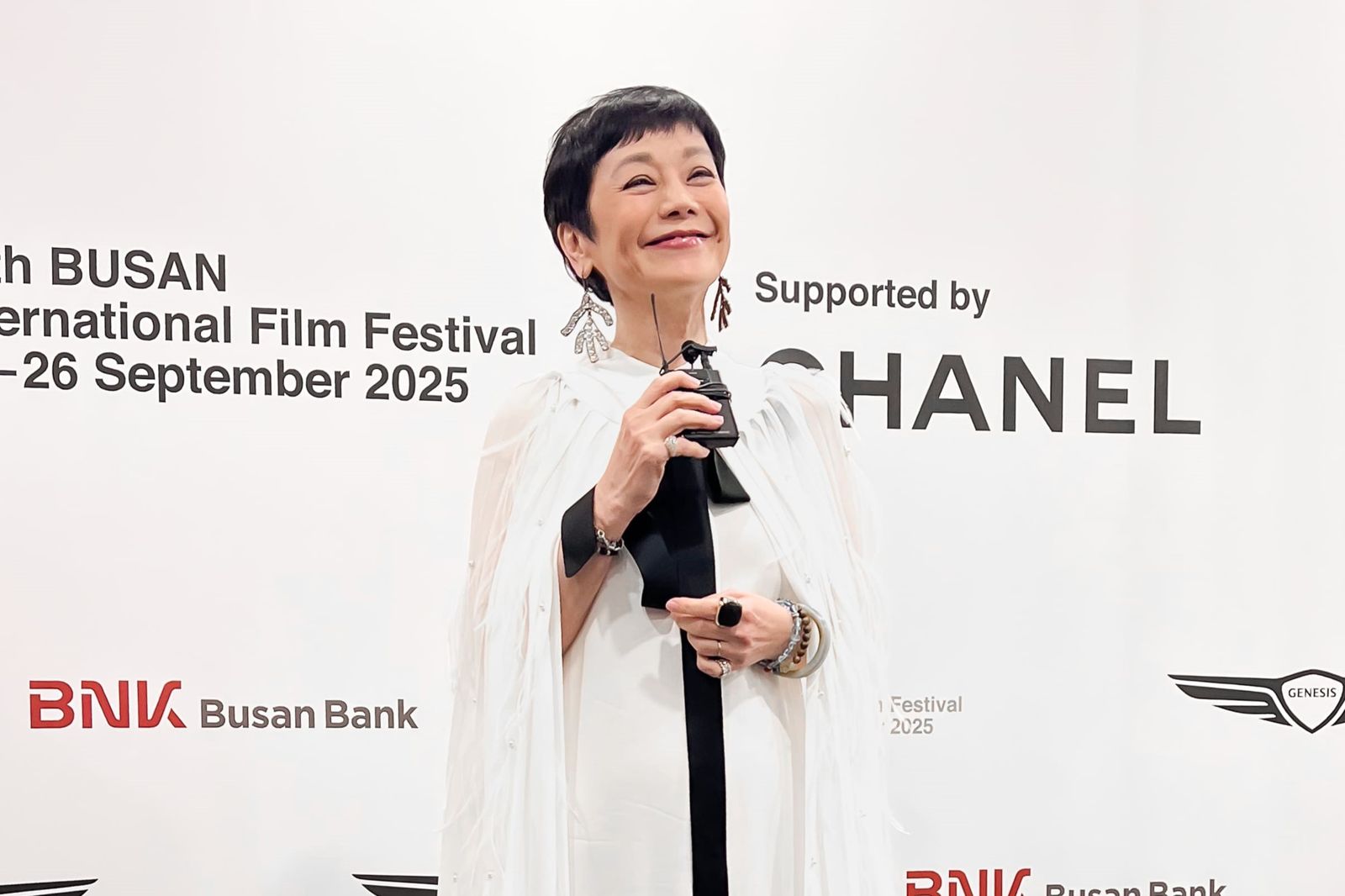 張艾嘉釜山獲頒「山茶花獎」　感性告白「挑戰推動我前進」