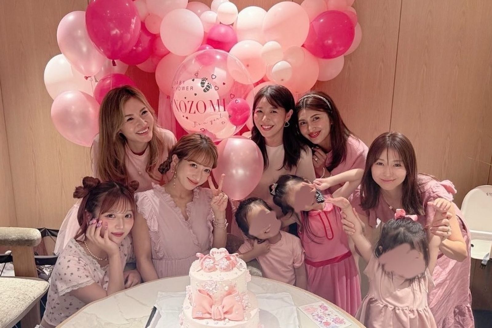 辻希美（左三）已辦完Baby shower。翻攝IG@tsujinozomi_official