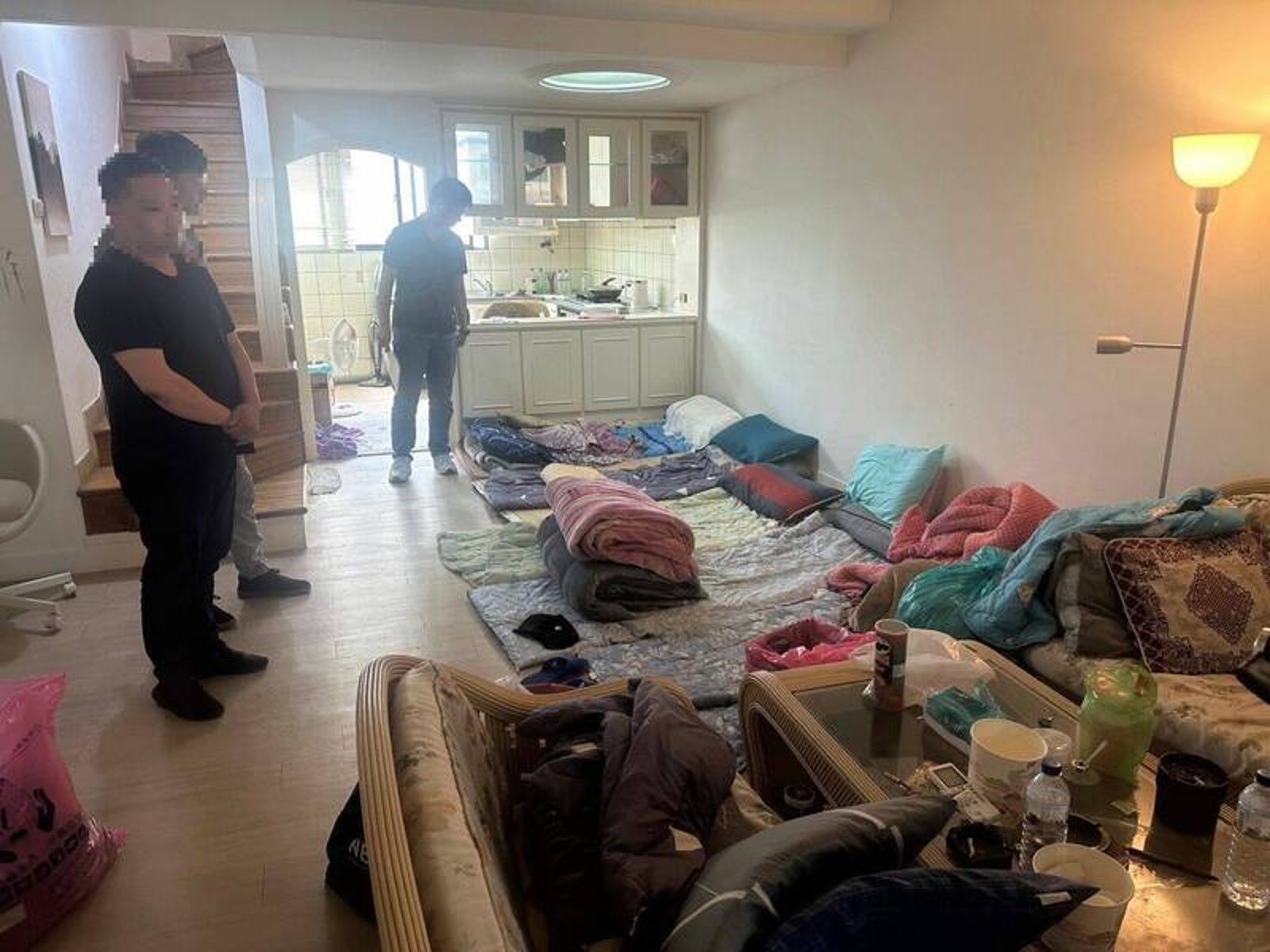 詐團窩點驚見「董事長集中營」　街友與倒店老闆成提款機工具人