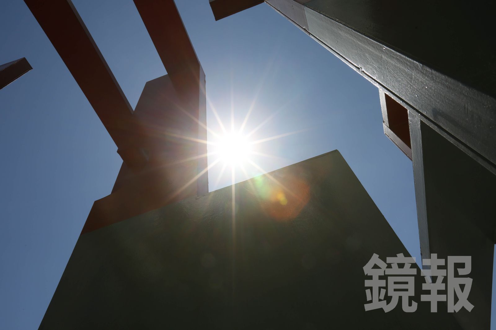 炎炎夏日到來,民眾務必注意防曬措施。示意圖/攝影董孟航