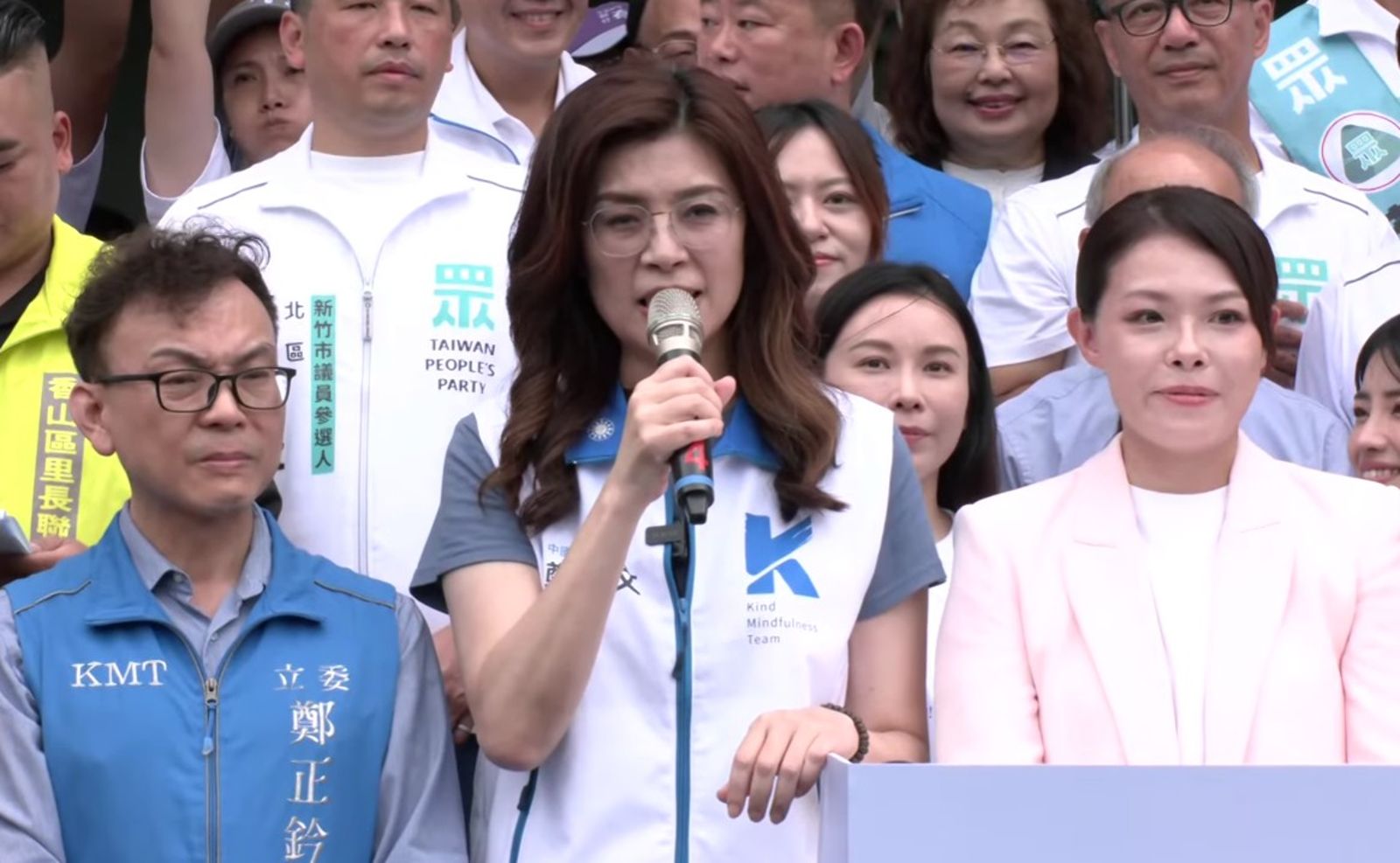陪伴高虹安登記參選 鄭麗文:希望新竹市民沒有顏色、不分黨派