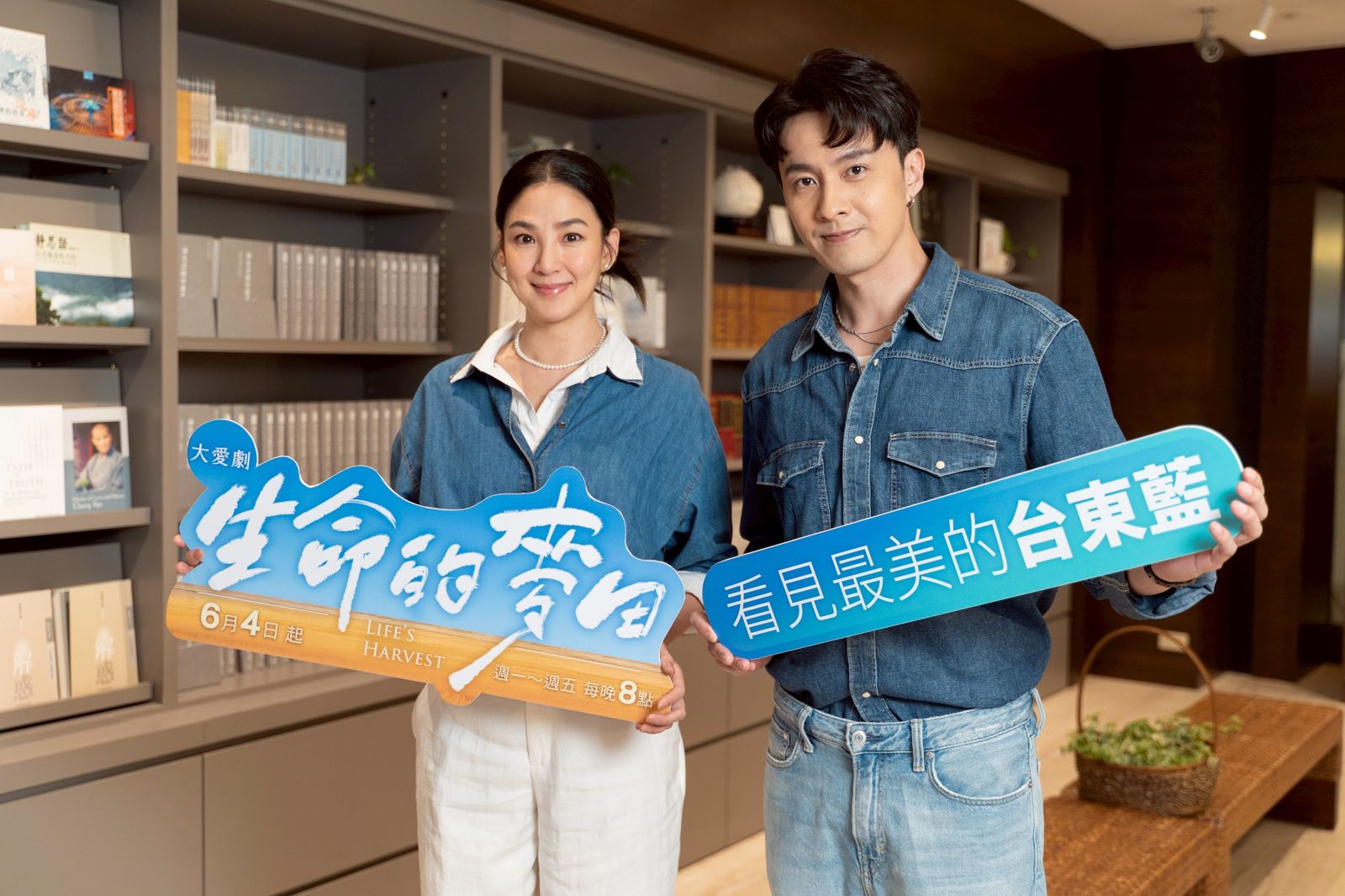 小鈴（左）、張雁名（右）在《生命的麥田》飾演姊弟。大愛電視提供