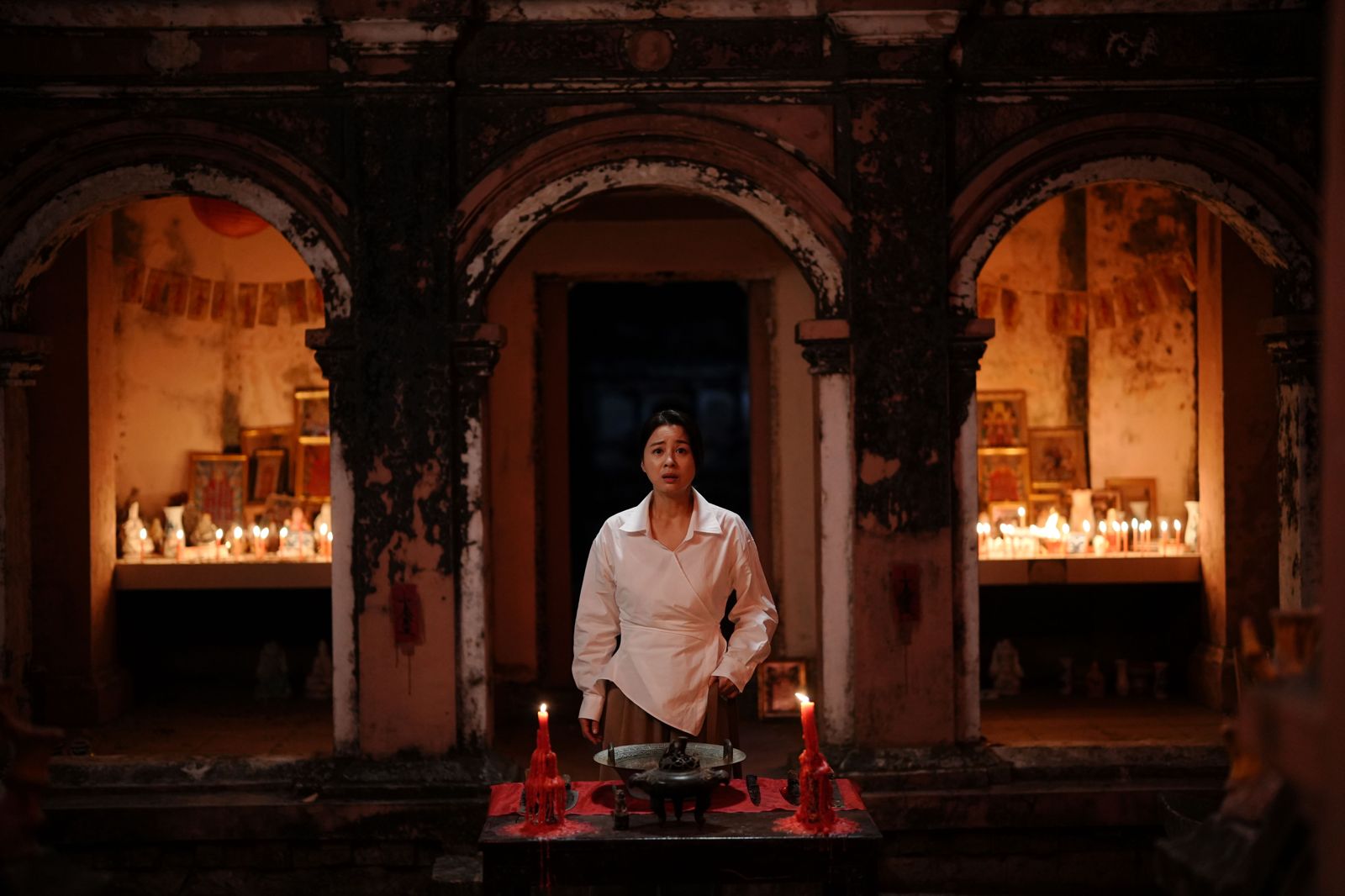 徐令姬瘋狂母愛太驚人! 割手噴血只為換取女兒好成績