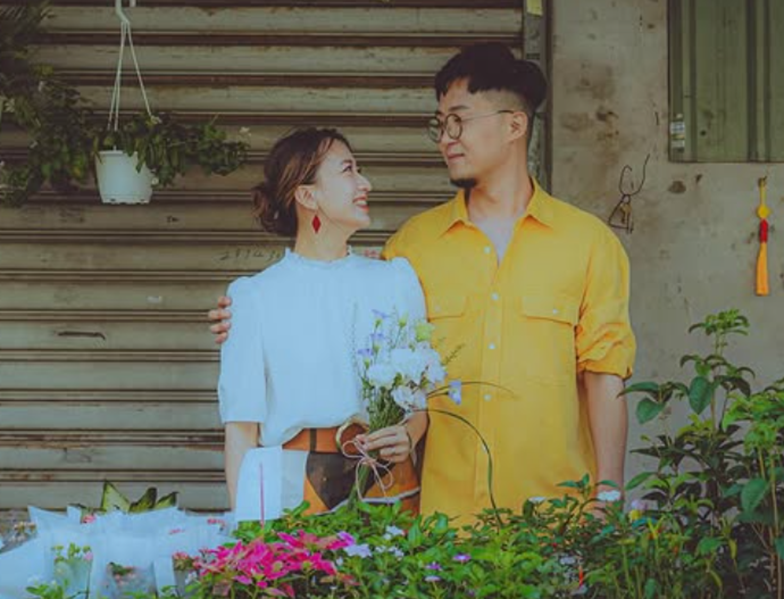 范宸菲(左)與音樂人男友宣布結婚。翻攝自fun.chenfei IG