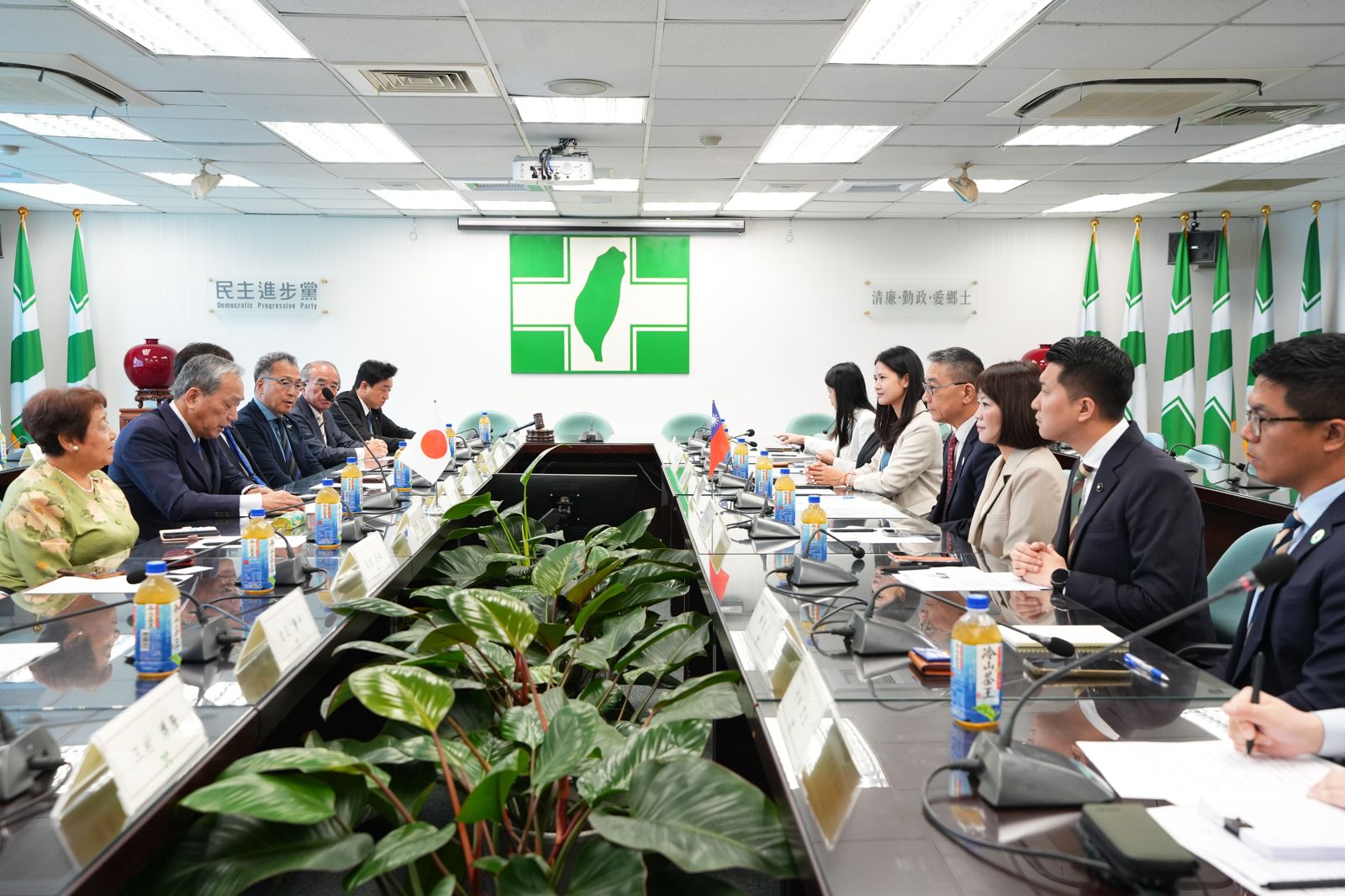 日本福島縣議會「日台友好議員聯盟」訪問民進黨中央。（圖／民進黨提供）