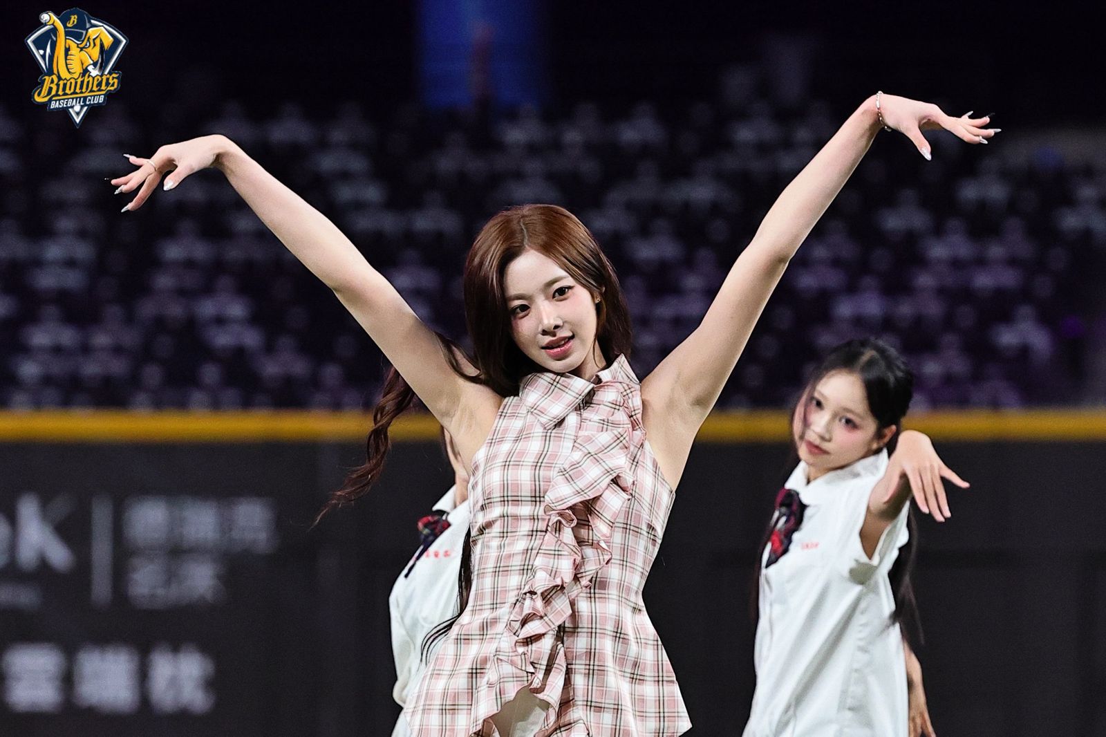 中信兄弟韓國日超香!台韓啦啦隊夢幻共演 許念慈嗨翻大巨蛋