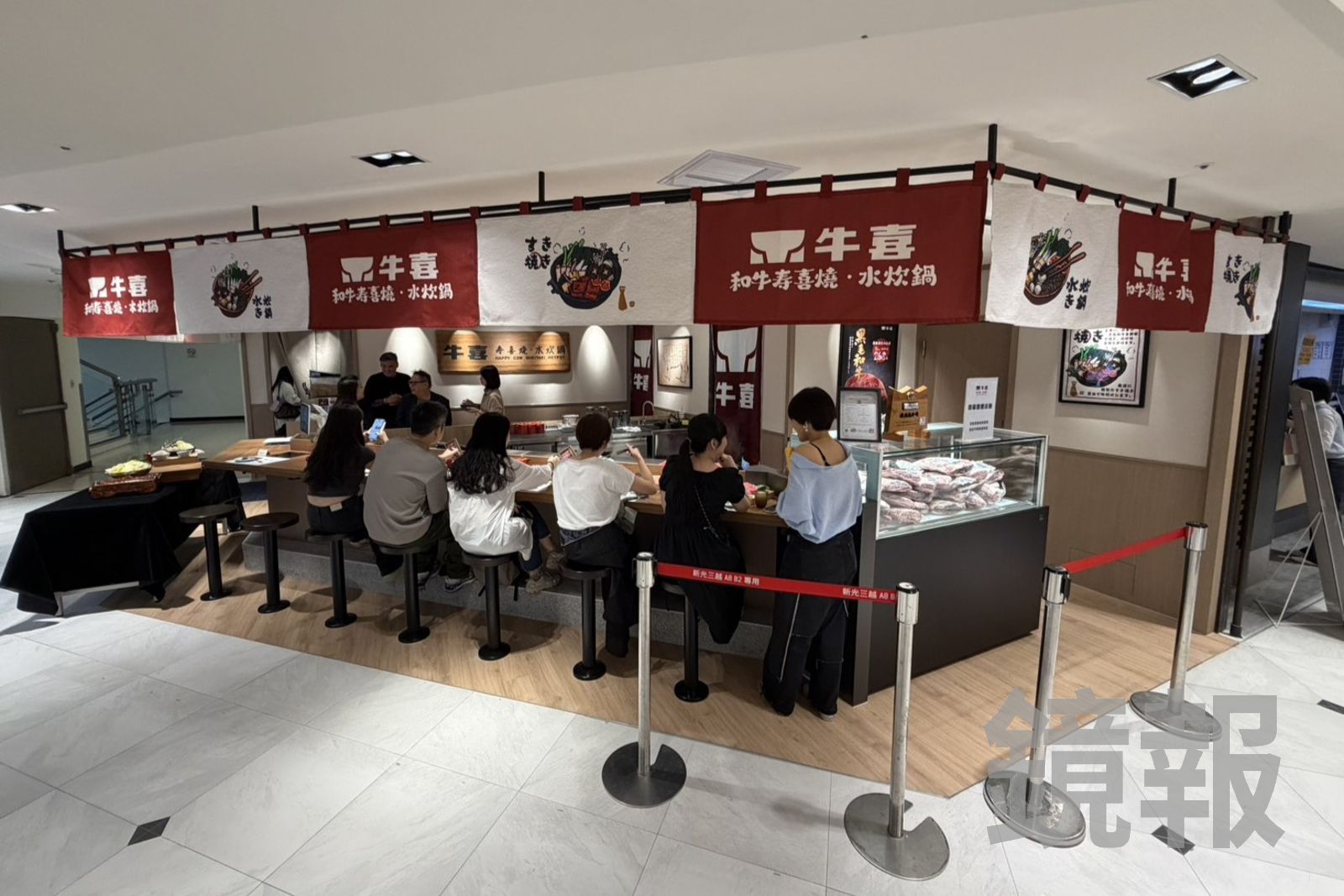 「牛喜壽喜燒水炊鍋」進駐信義A8美食街,一個人也能輕鬆用餐。