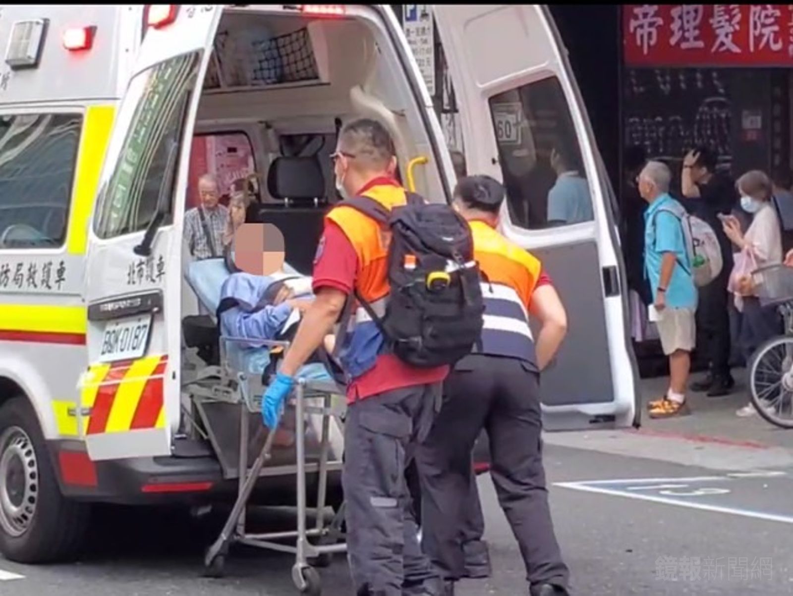 邱姓老翁肇事後輕傷送醫。翻攝畫面