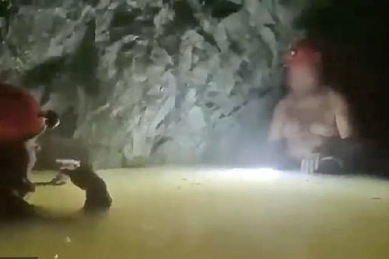 絕地救援!礦坑崩塌還潰堤 礦工受困地底13天險被淹死