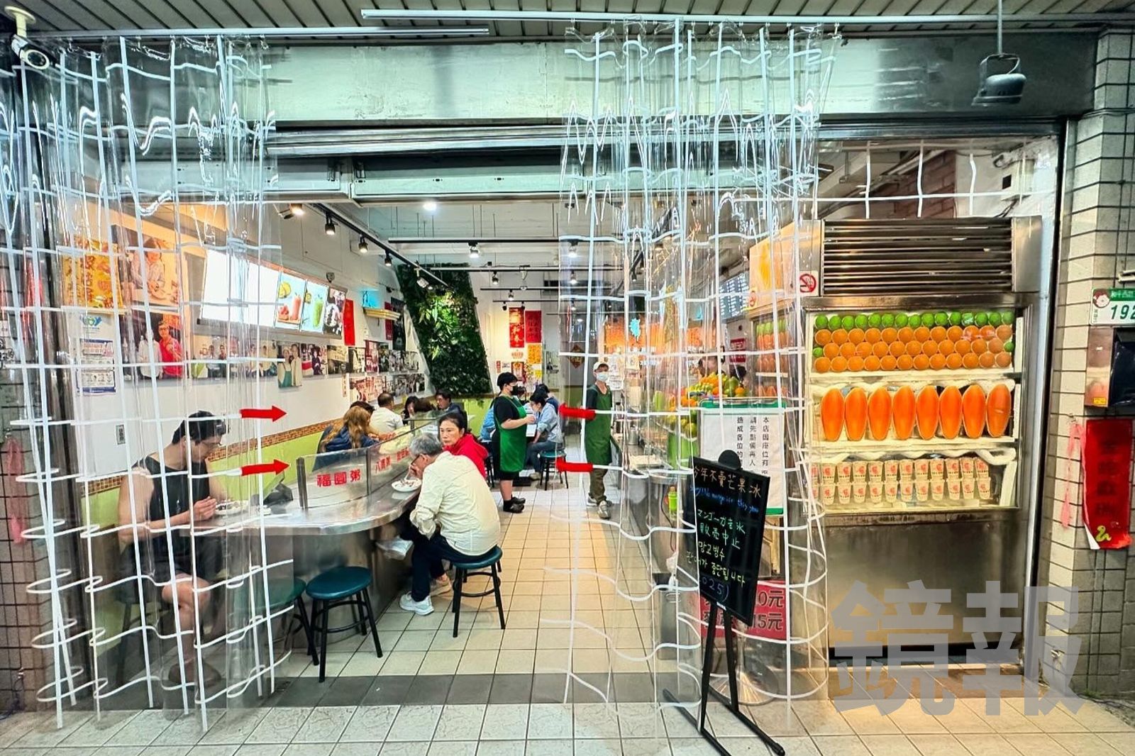 百年老店「龍都冰菓專業家」屹立不搖，成為艋舺冰果店傳奇，還吸引歷任總統馬英九、蔡英文來吃冰消暑。