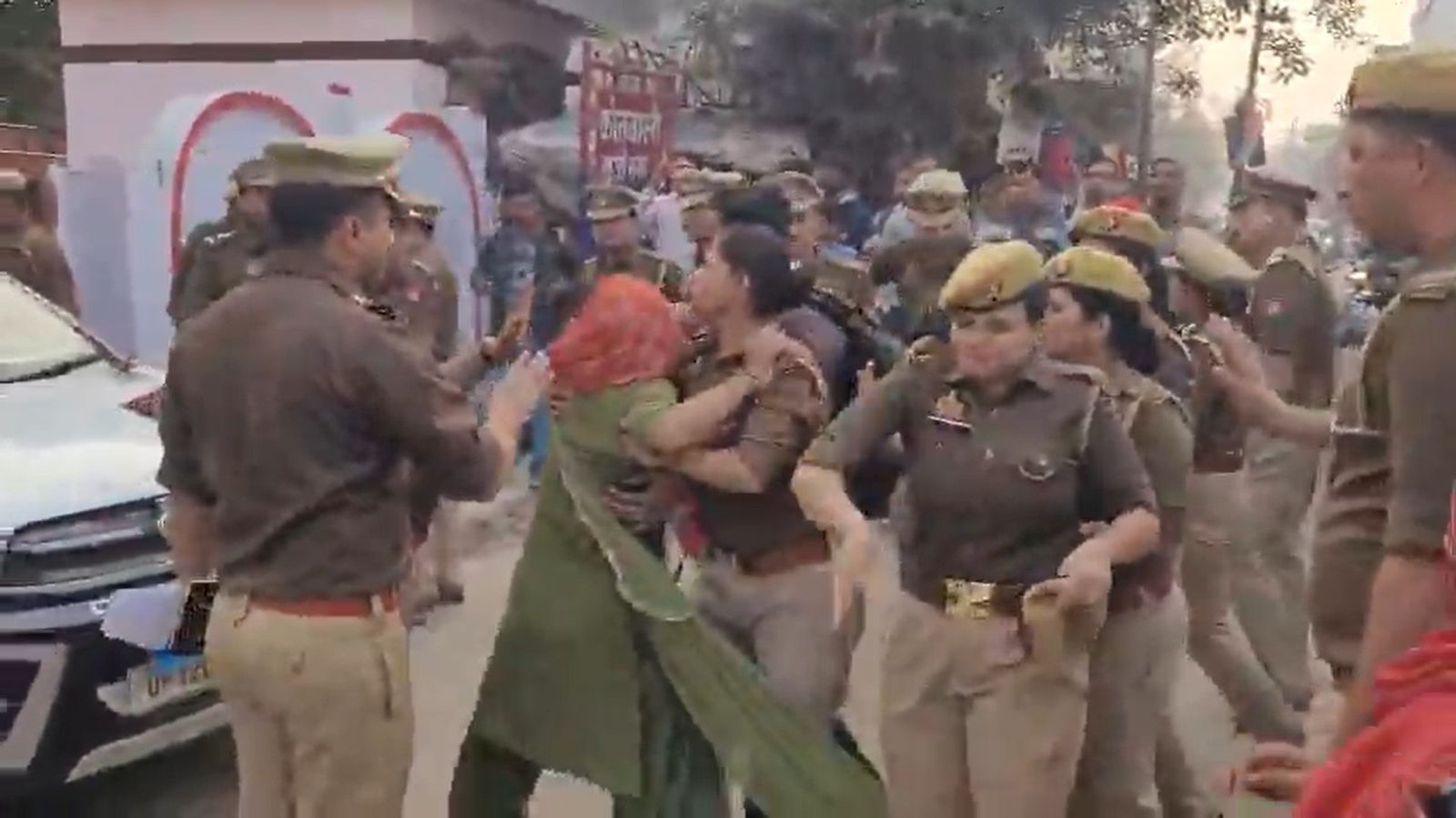 遭6人輪姦!惡男大嫂「還逼吃墮胎藥」…少女遭吃案→飛奔攔高層警車求助