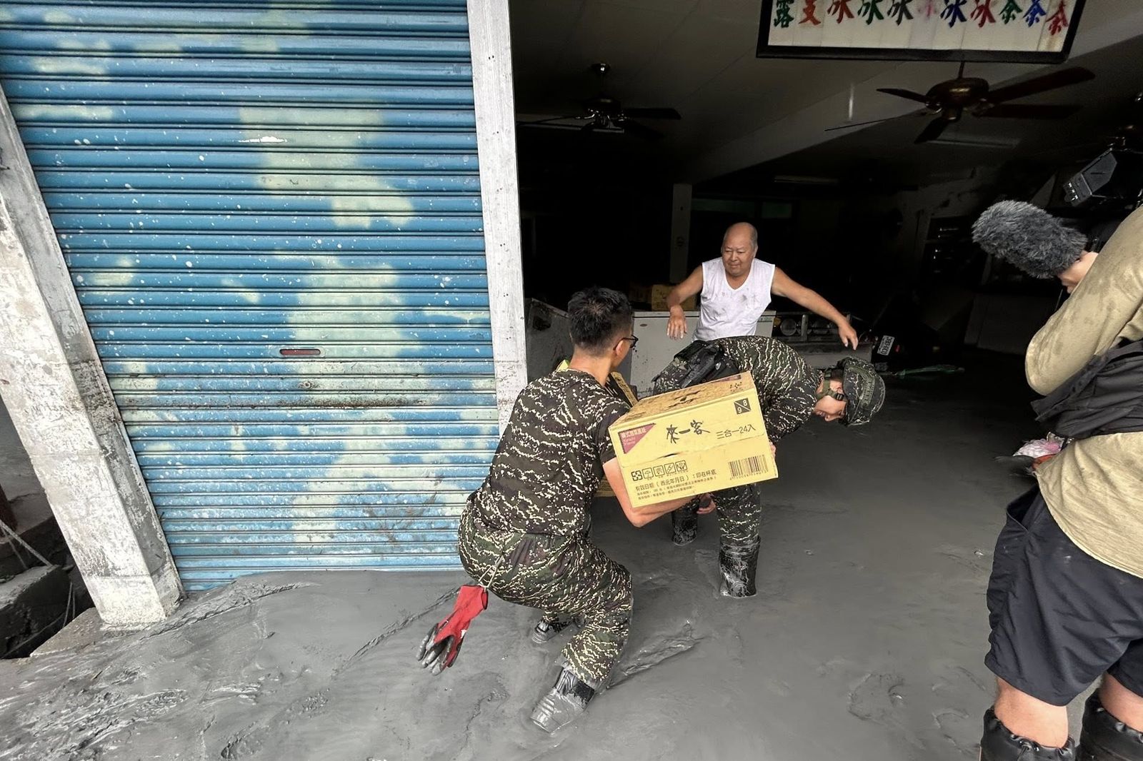 花蓮災民大量湧入收容中心...水電鞋藥都缺　急徵「11項物資」盼伸援手