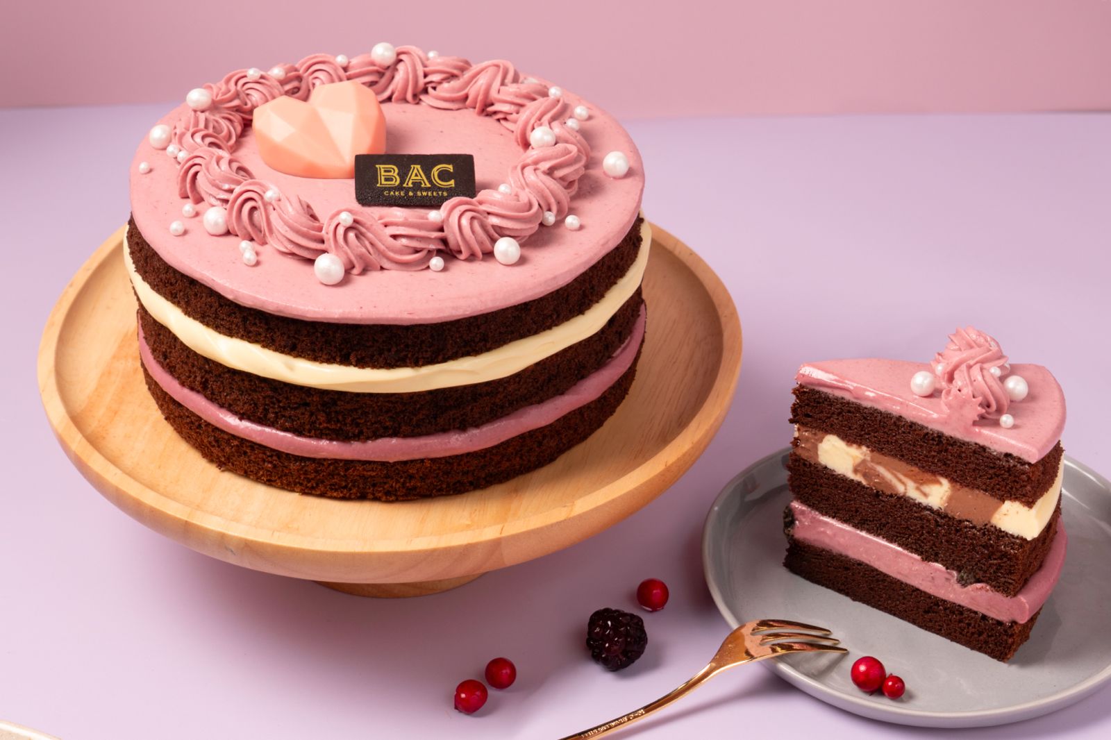 氣場最強母親節蛋糕！BAC紅心皇后莓果蛋糕，粉紅華麗又酸甜清爽